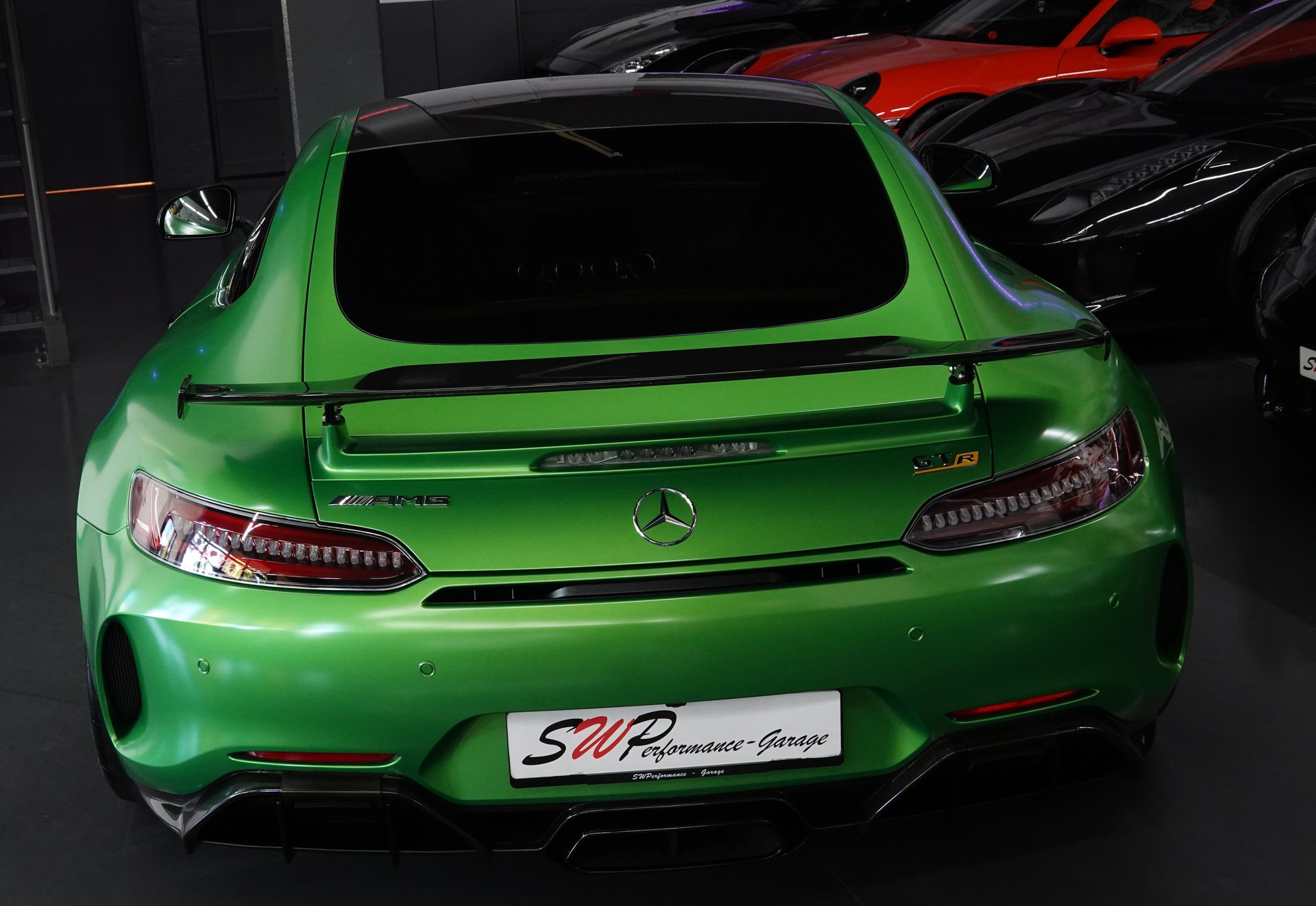 MERCEDES-BENZ AMG GT R SPEEDSHIFT DCT GREEN HULK CARBON PAKET ON TOP-image-15