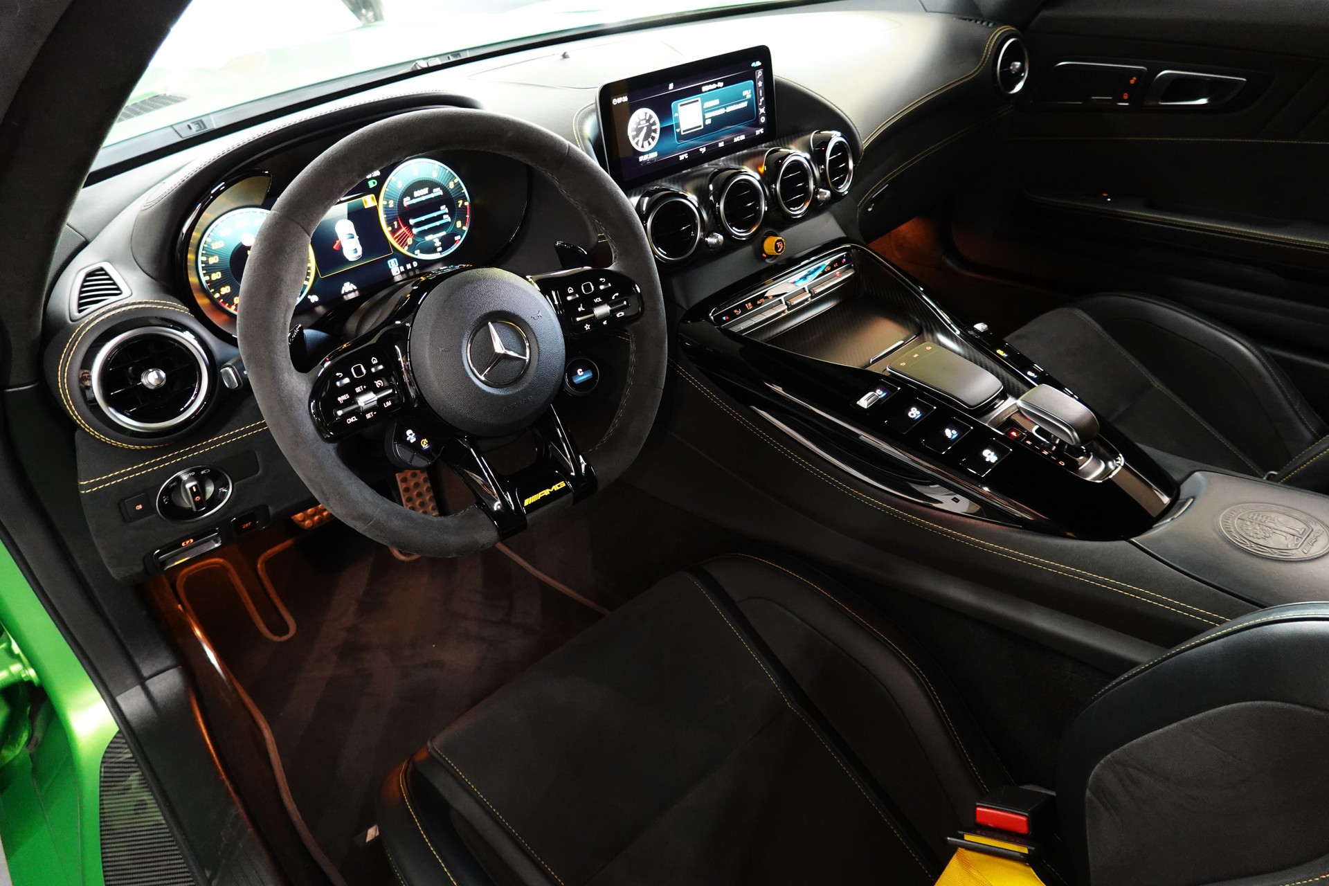 MERCEDES-BENZ AMG GT R SPEEDSHIFT DCT GREEN HULK CARBON PAKET ON TOP-image-37