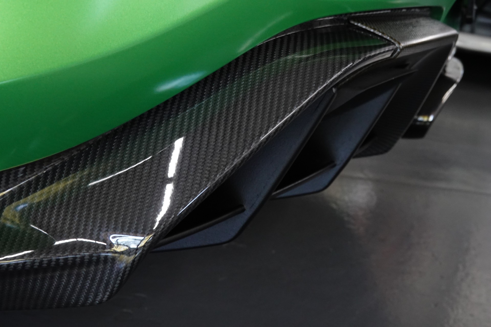 MERCEDES-BENZ AMG GT R SPEEDSHIFT DCT GREEN HULK CARBON PAKET ON TOP-image-17