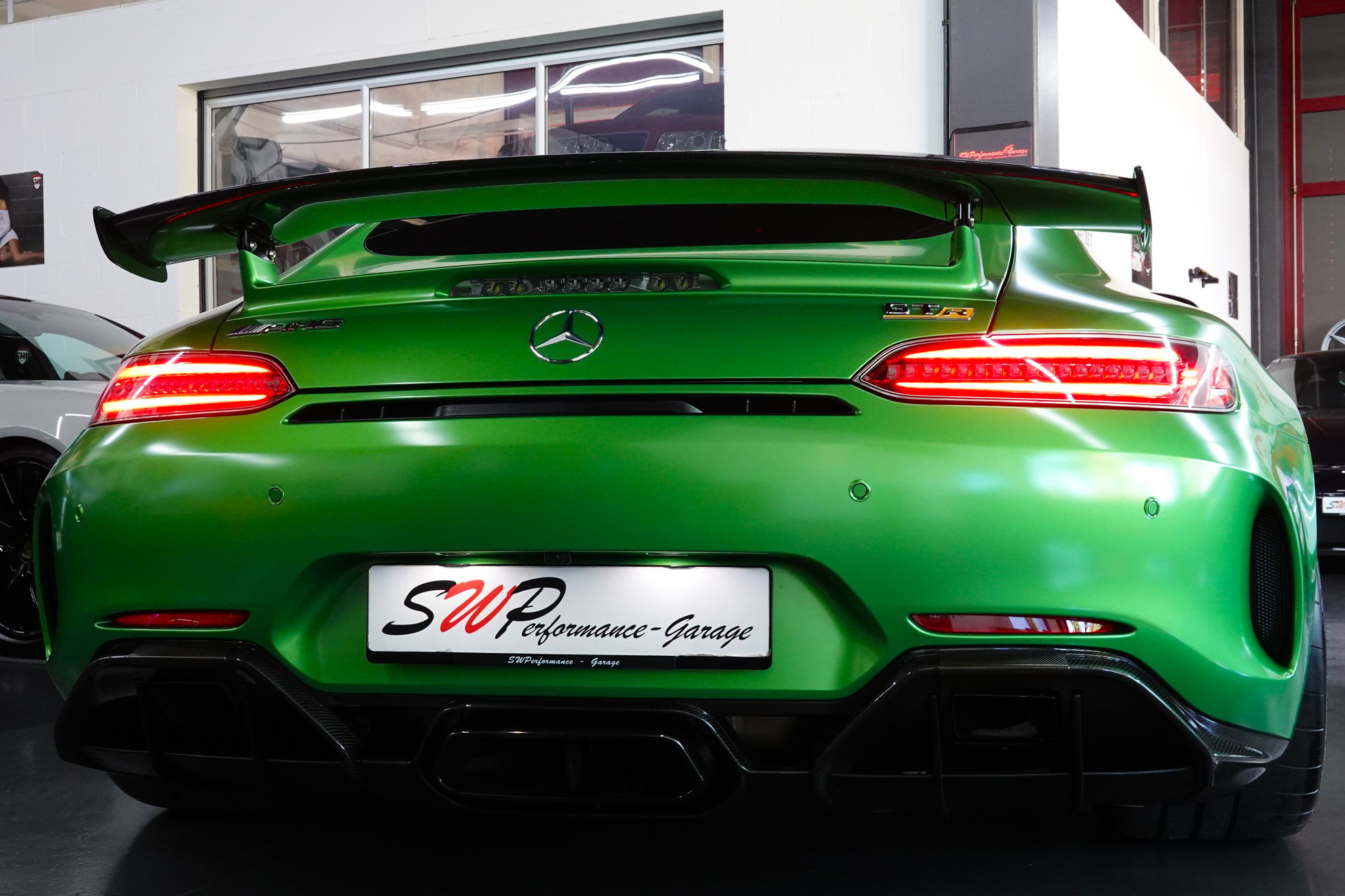 MERCEDES-BENZ AMG GT R SPEEDSHIFT DCT GREEN HULK CARBON PAKET ON TOP-image-32