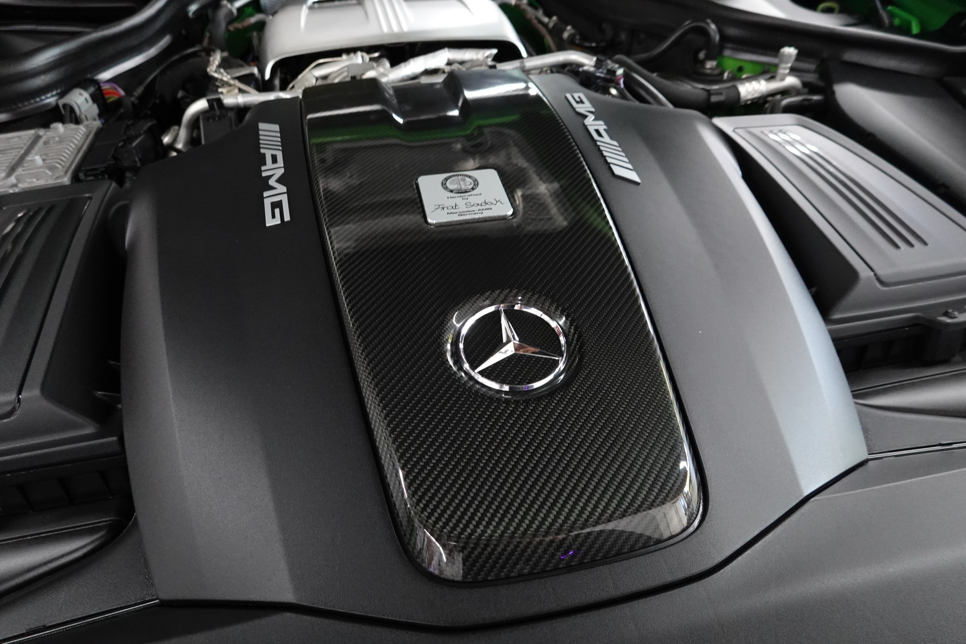 MERCEDES-BENZ AMG GT R SPEEDSHIFT DCT GREEN HULK CARBON PAKET ON TOP-image-4