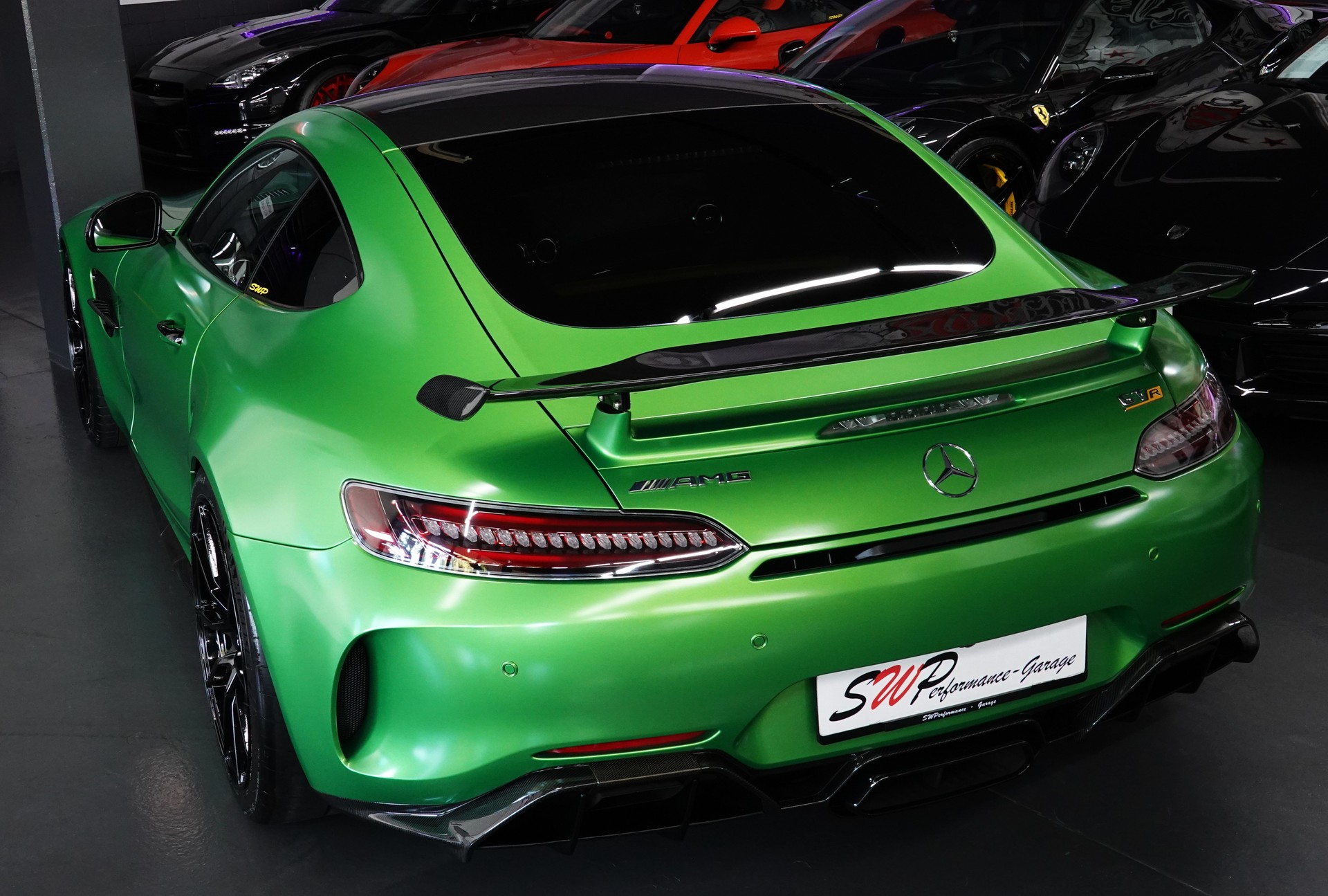MERCEDES-BENZ AMG GT R SPEEDSHIFT DCT GREEN HULK CARBON PAKET ON TOP-image-13