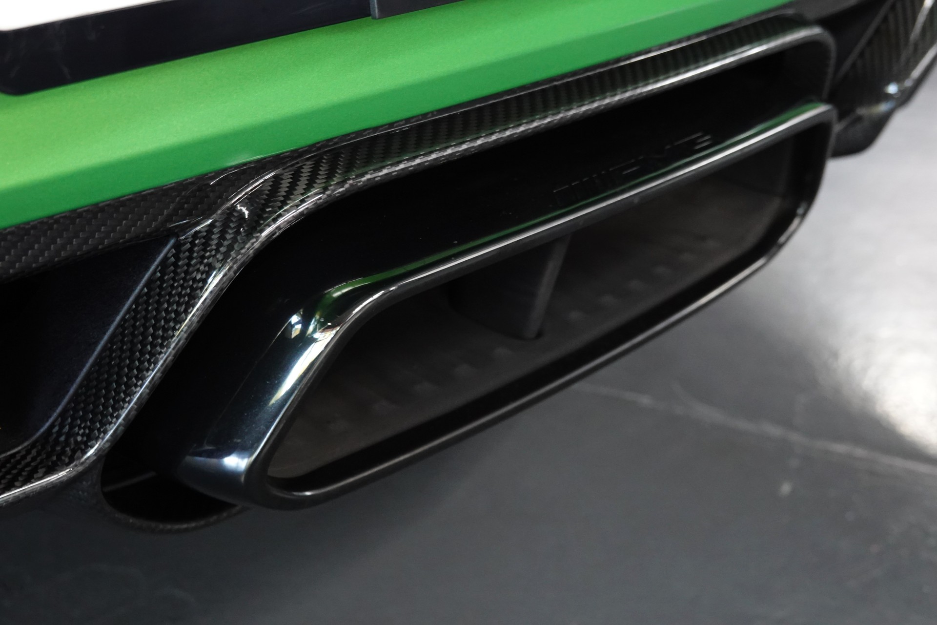 MERCEDES-BENZ AMG GT R SPEEDSHIFT DCT GREEN HULK CARBON PAKET ON TOP-image-18