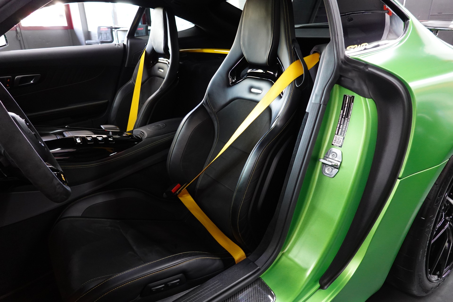 MERCEDES-BENZ AMG GT R SPEEDSHIFT DCT GREEN HULK CARBON PAKET ON TOP-image-46