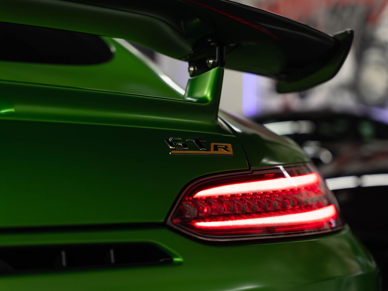 MERCEDES-BENZ AMG GT R SPEEDSHIFT DCT GREEN HULK CARBON PAKET ON TOP-image-20