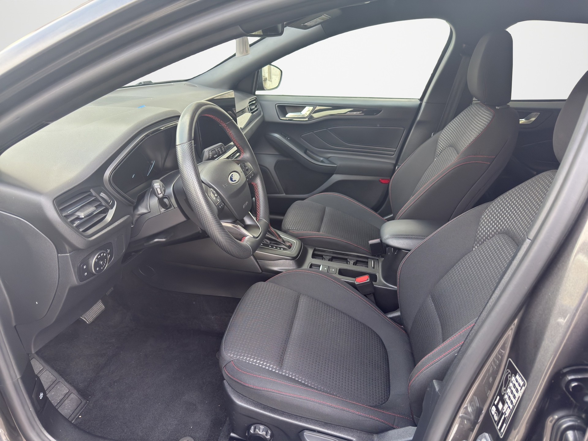 FORD Focus 1.0 MHEV ST-Line Automat-image-6