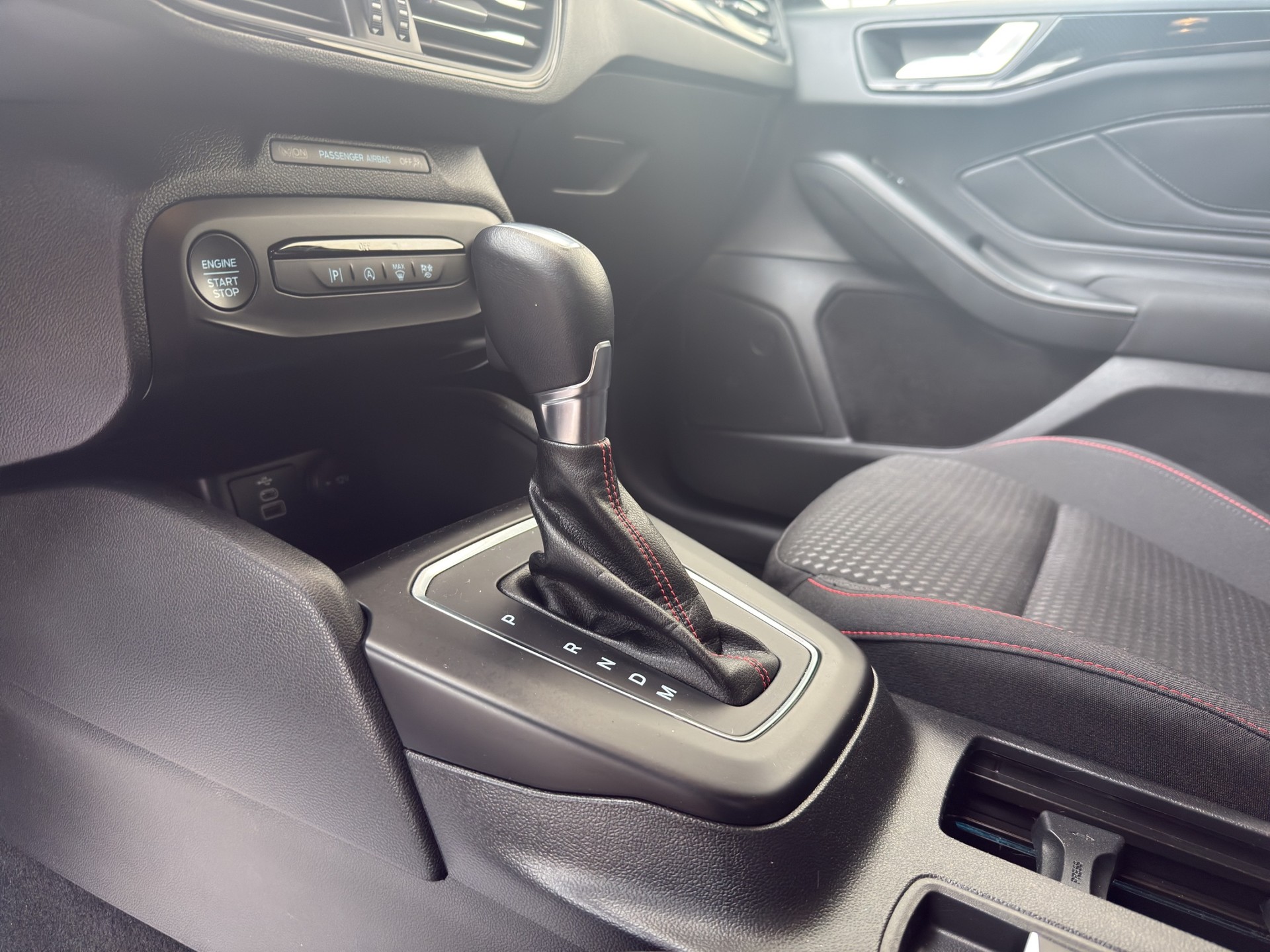 FORD Focus 1.0 MHEV ST-Line Automat-image-9