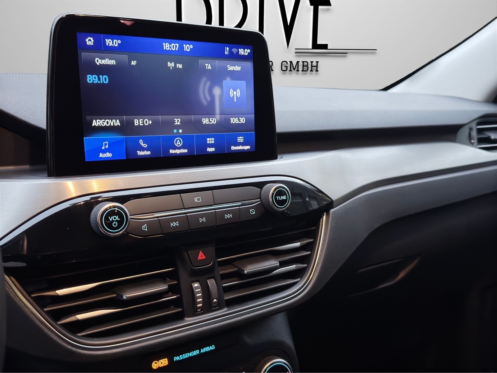 FORD Kuga 2.5 FHEV Titanium 4WD-image-14
