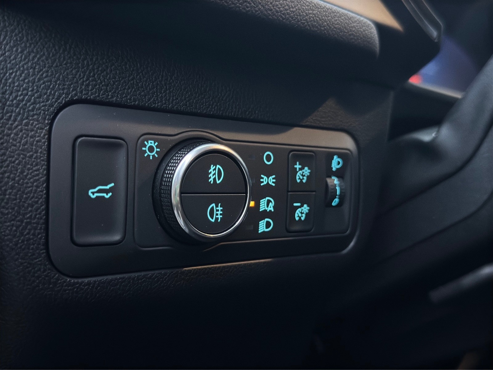 FORD Kuga 2.5 FHEV Titanium 4WD-image-17