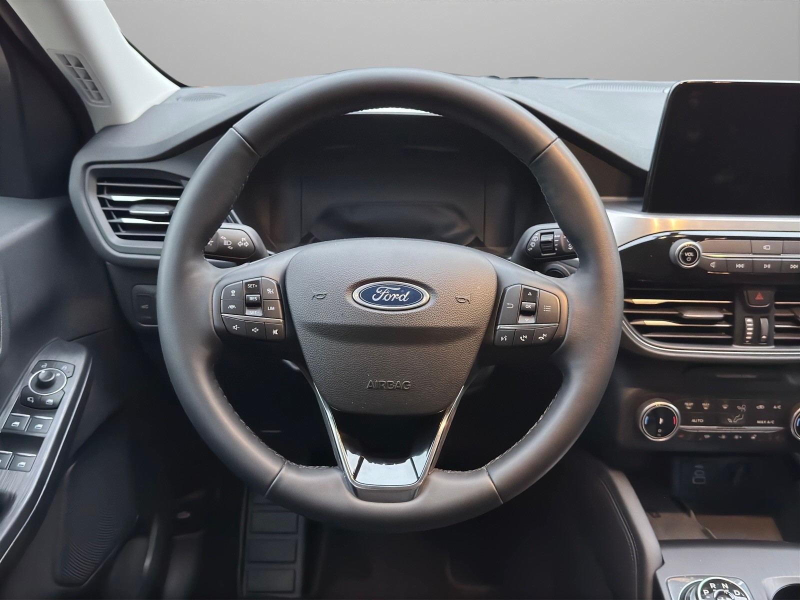FORD Kuga 2.5 FHEV Titanium 4WD-image-9