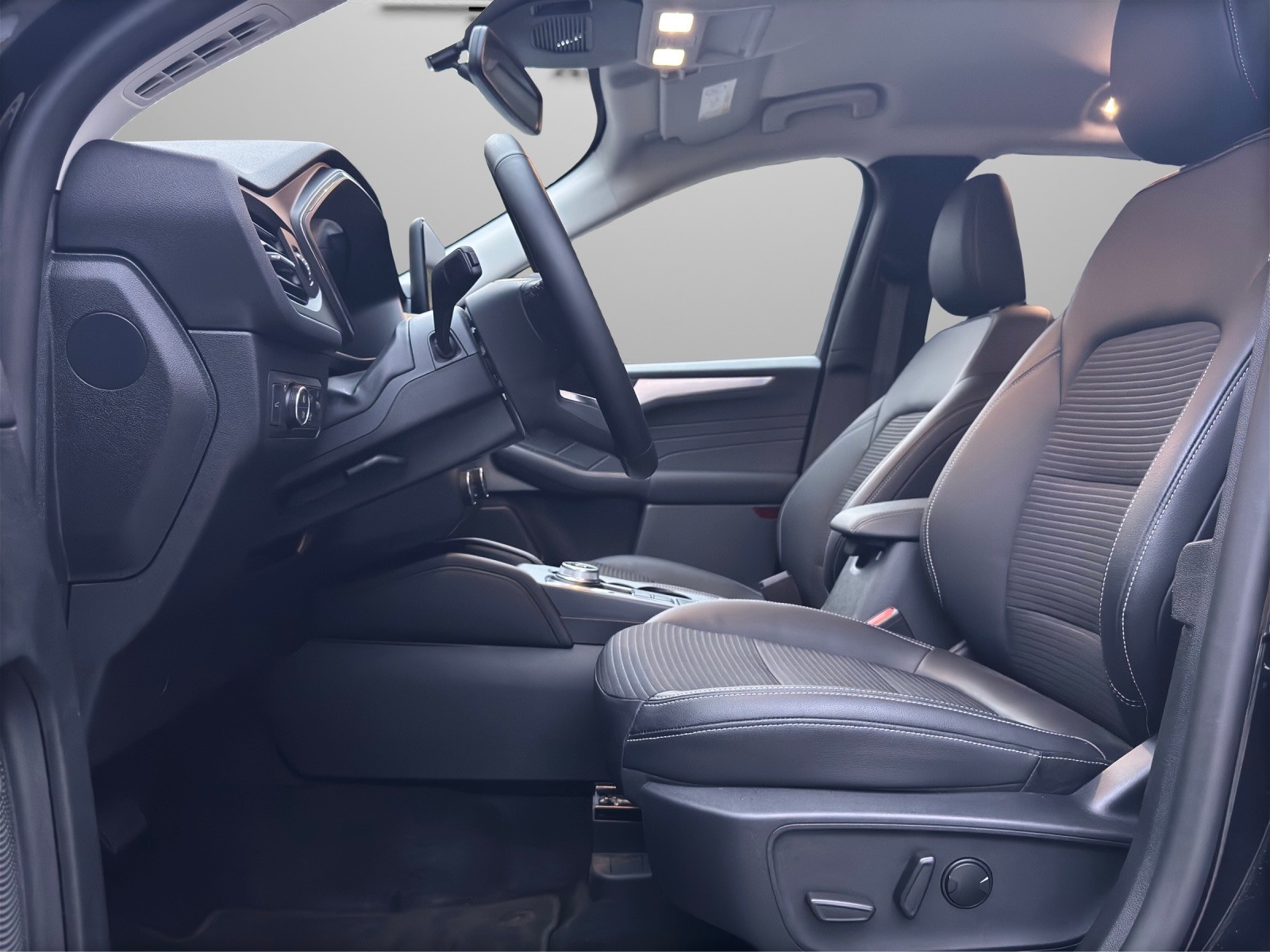 FORD Kuga 2.5 FHEV Titanium 4WD-image-7