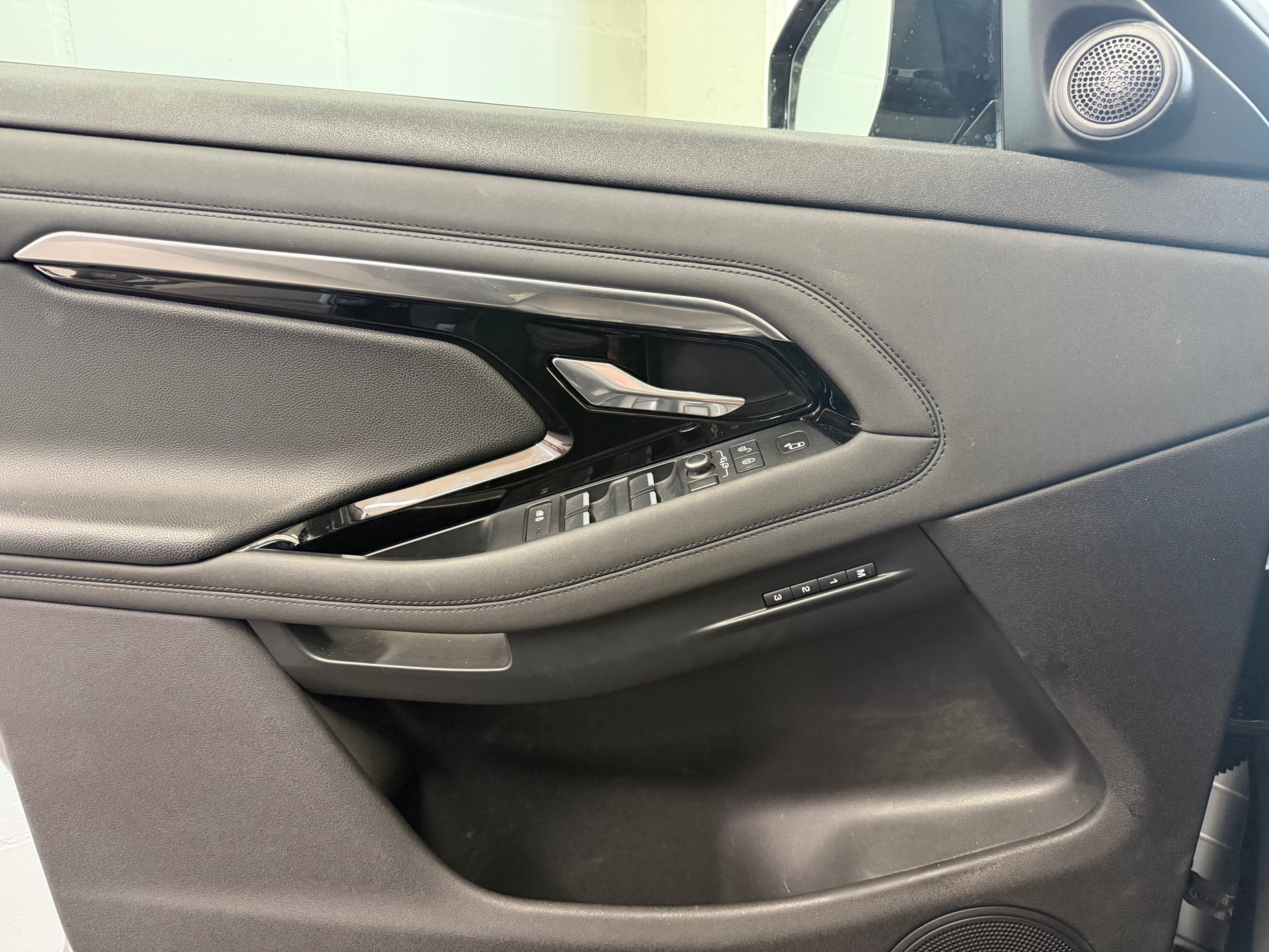 LAND ROVER Range Rover Evoque R-Dynamic P 200 HSE AT9-image-12