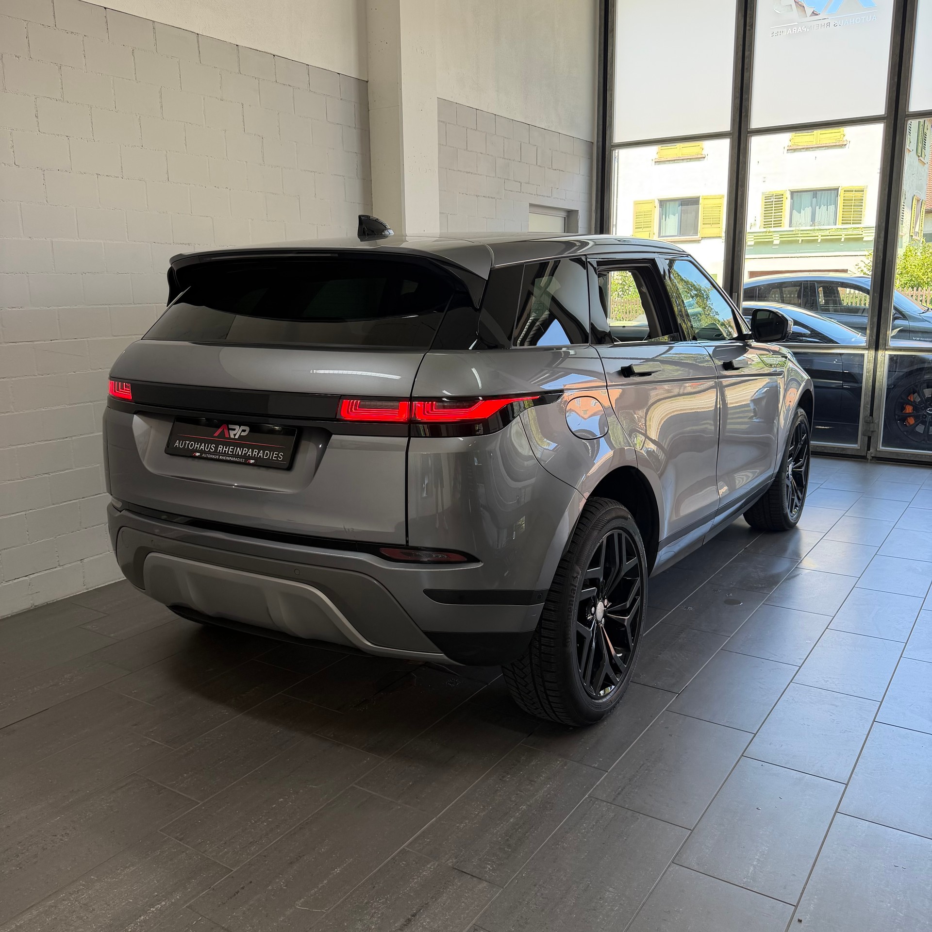 LAND ROVER Range Rover Evoque R-Dynamic P 200 HSE AT9-image-3