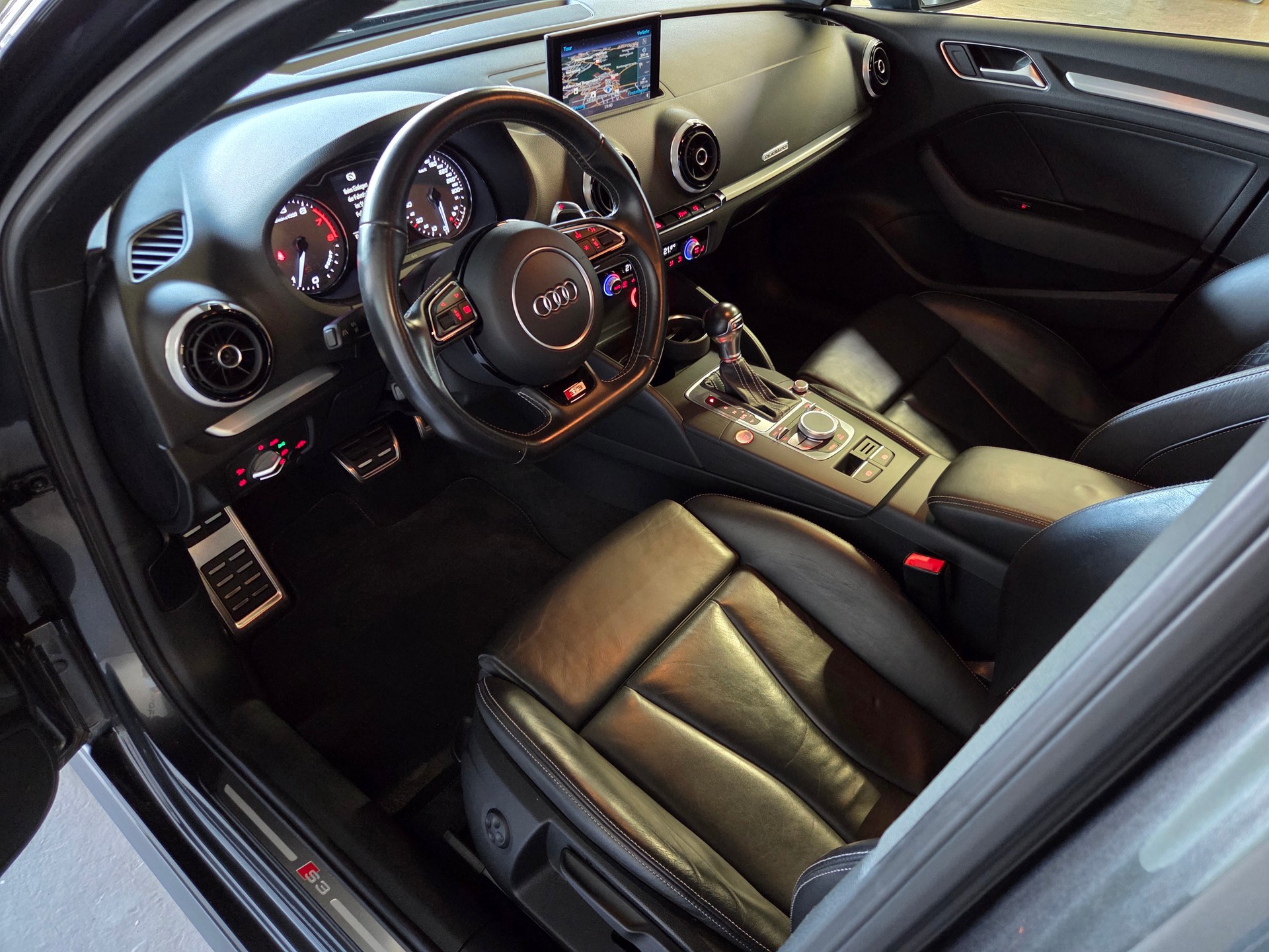 AUDI S3 Sportback 2.0 T FSI quattro S-Tronic-image-3