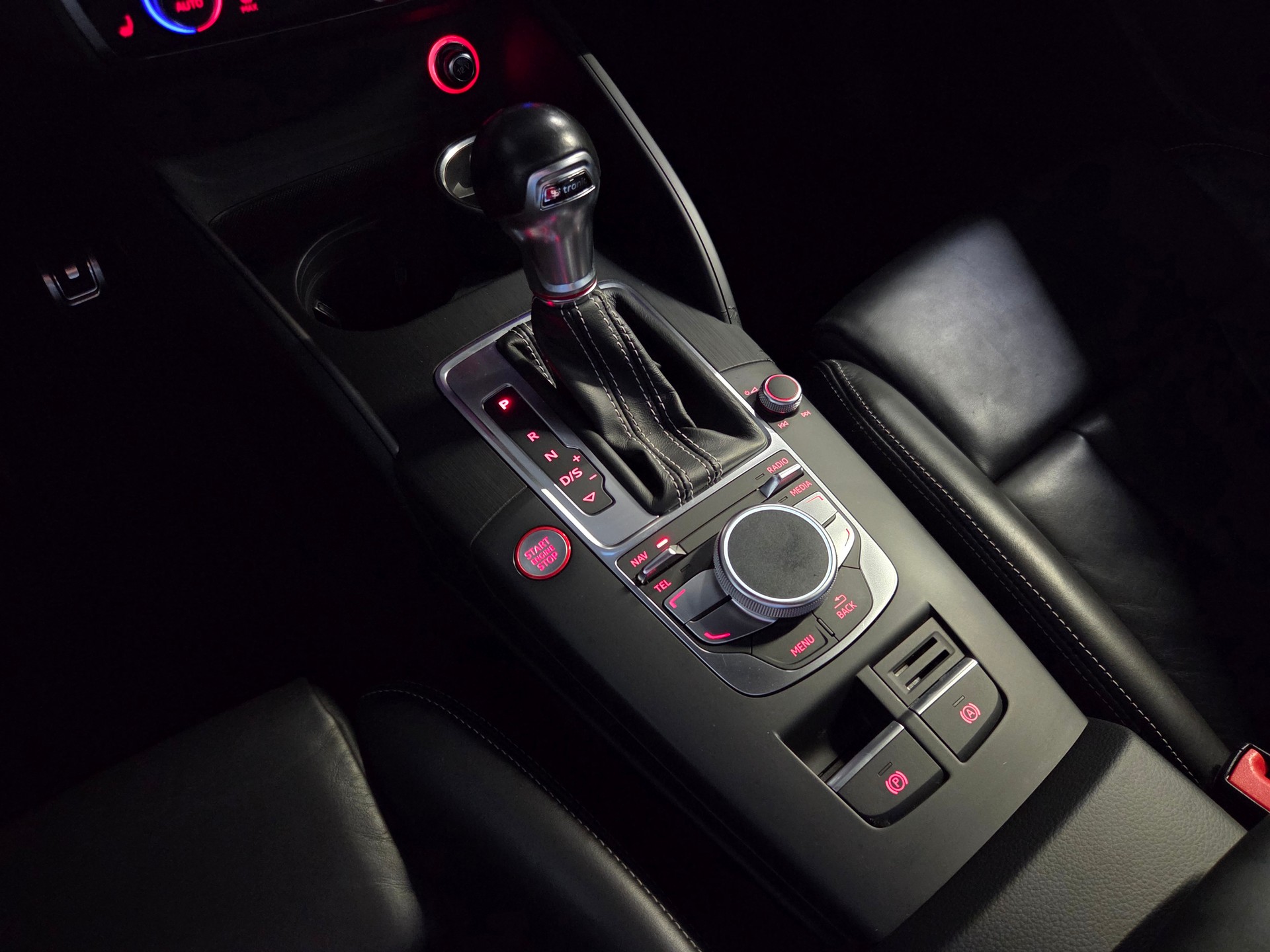 AUDI S3 Sportback 2.0 T FSI quattro S-Tronic-image-7