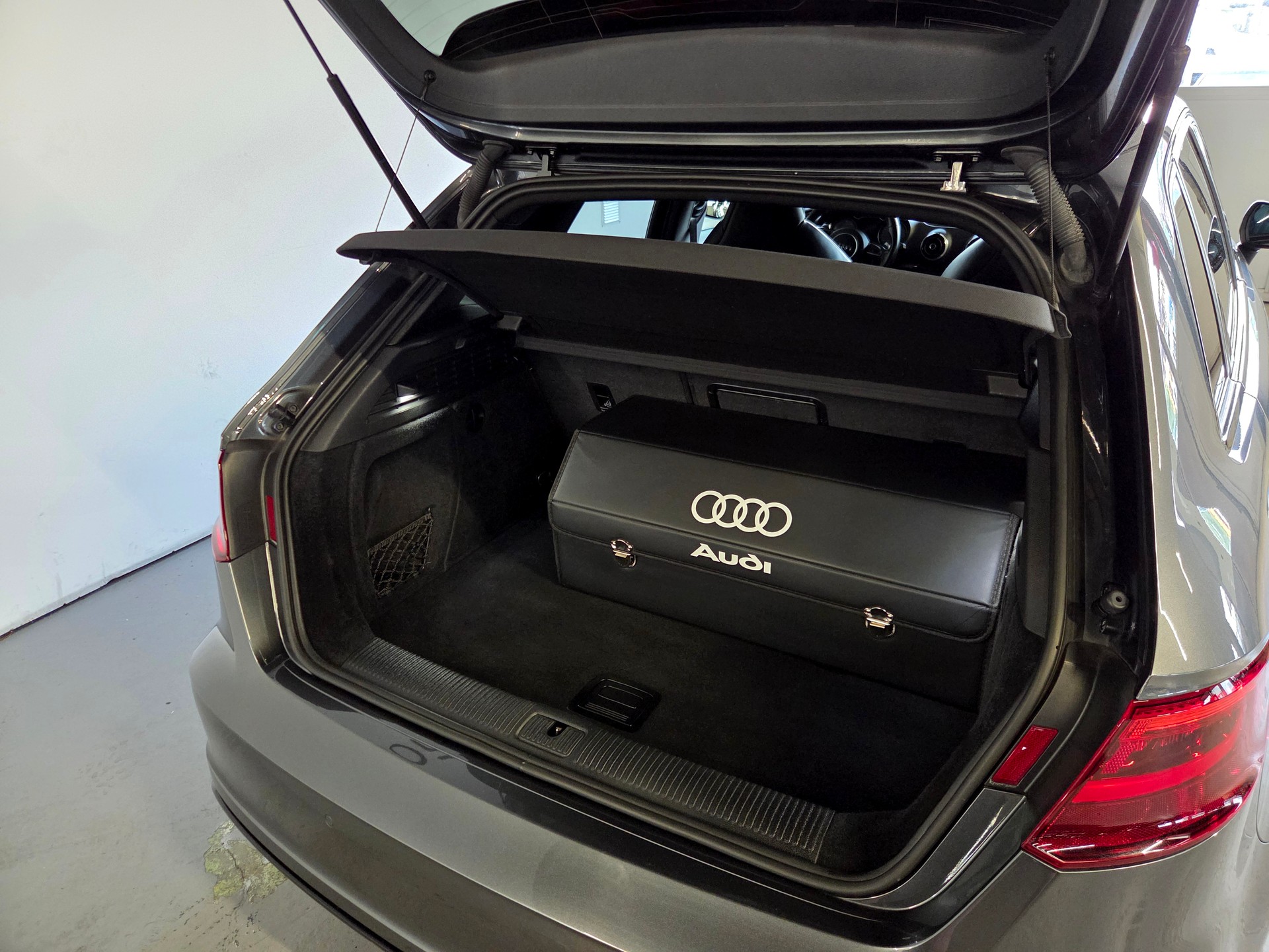 AUDI S3 Sportback 2.0 T FSI quattro S-Tronic-image-21
