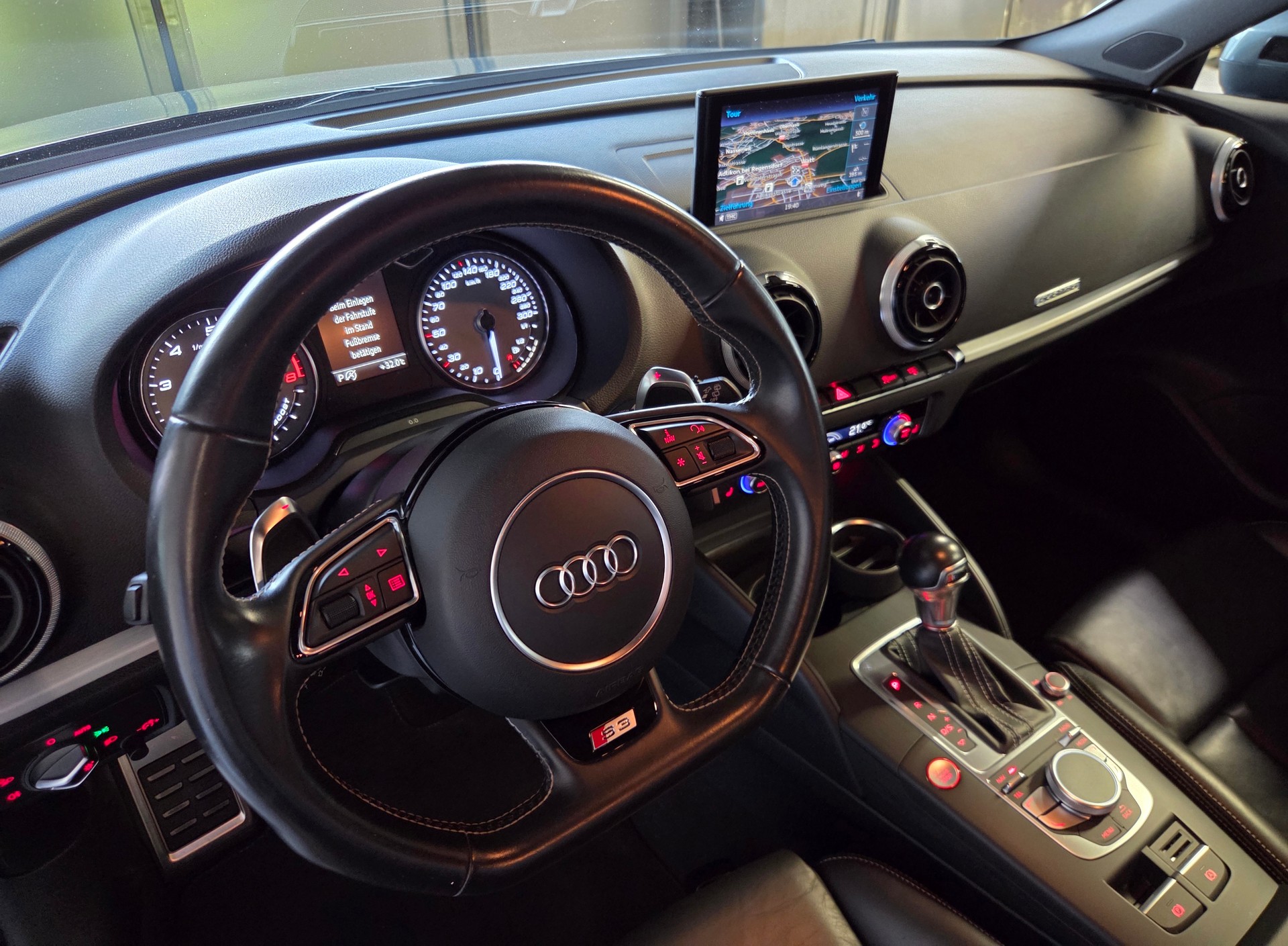 AUDI S3 Sportback 2.0 T FSI quattro S-Tronic-image-4