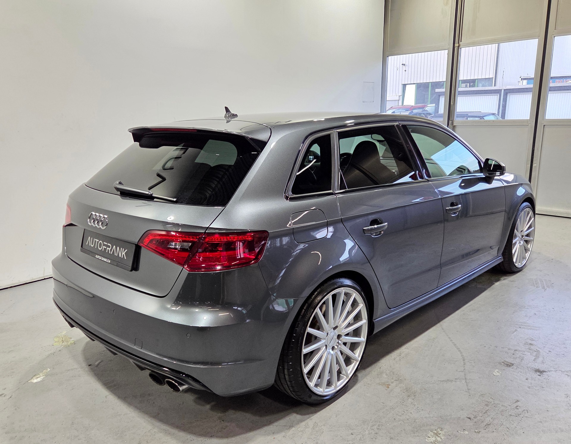 AUDI S3 Sportback 2.0 T FSI quattro S-Tronic-image-17