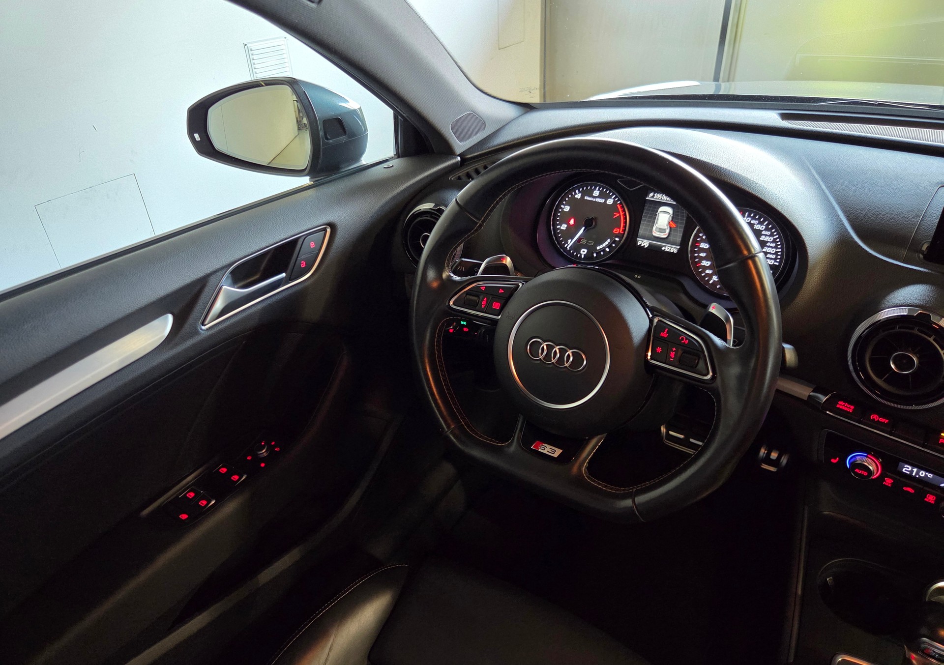 AUDI S3 Sportback 2.0 T FSI quattro S-Tronic-image-9