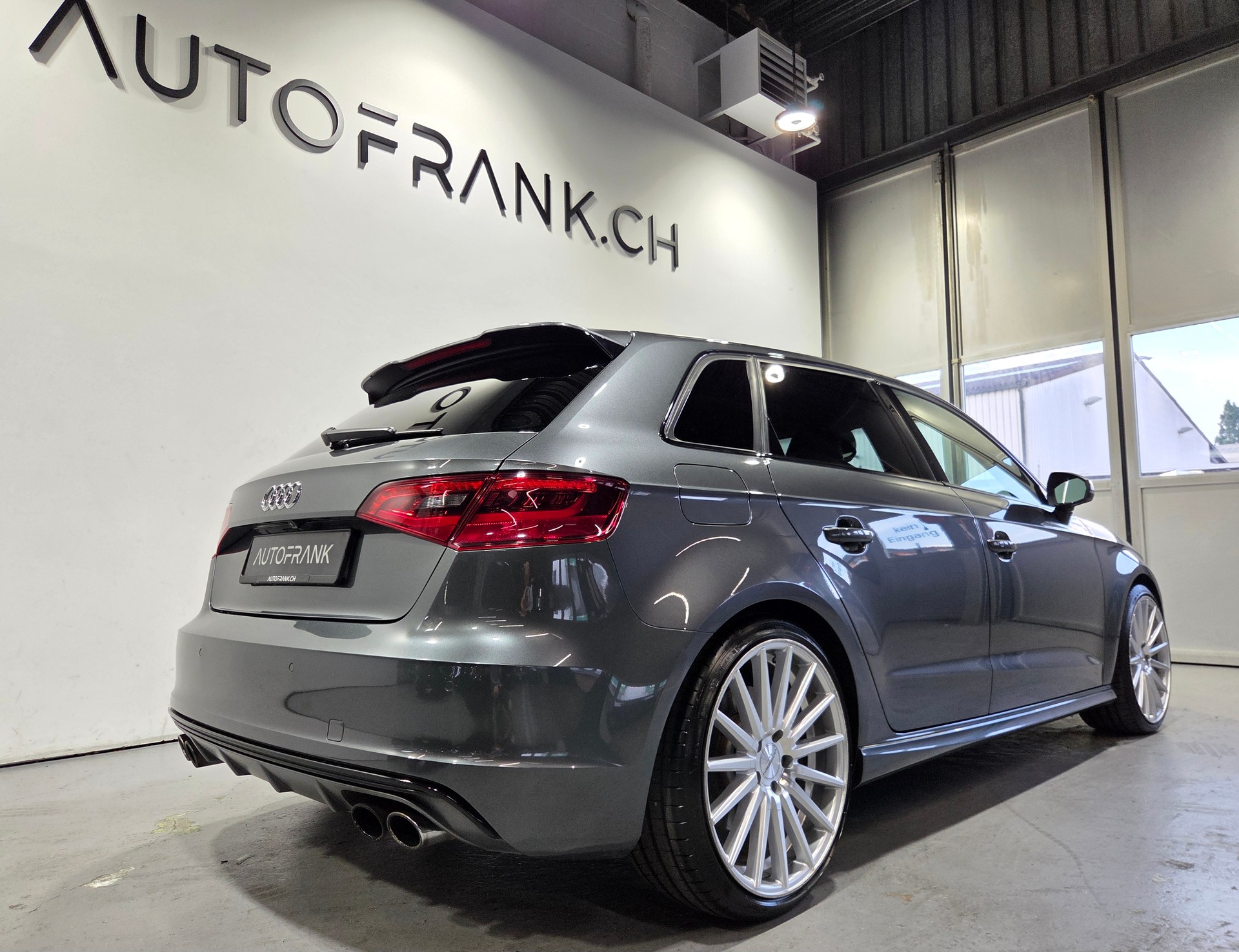 AUDI S3 Sportback 2.0 T FSI quattro S-Tronic-image-2
