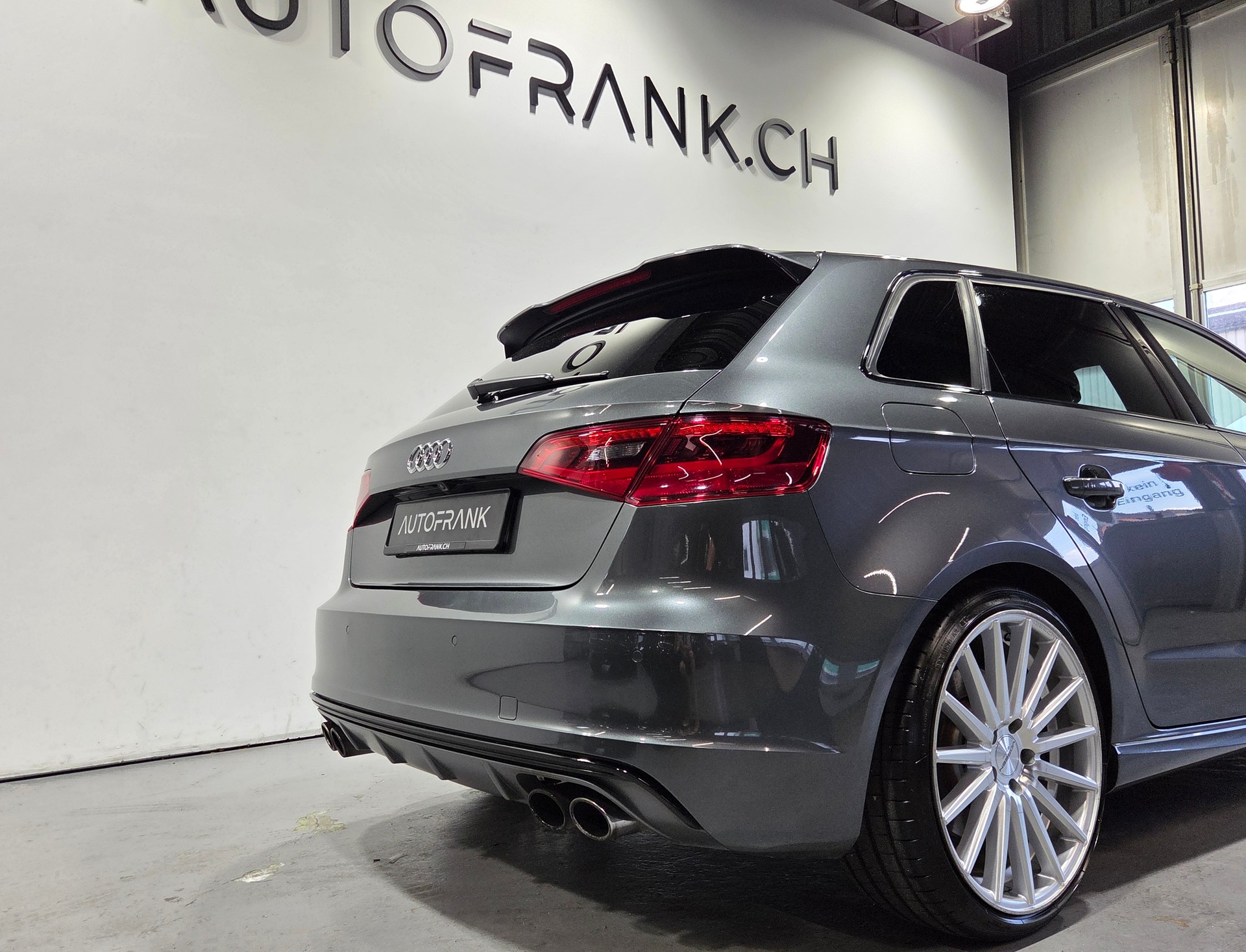 AUDI S3 Sportback 2.0 T FSI quattro S-Tronic-image-16
