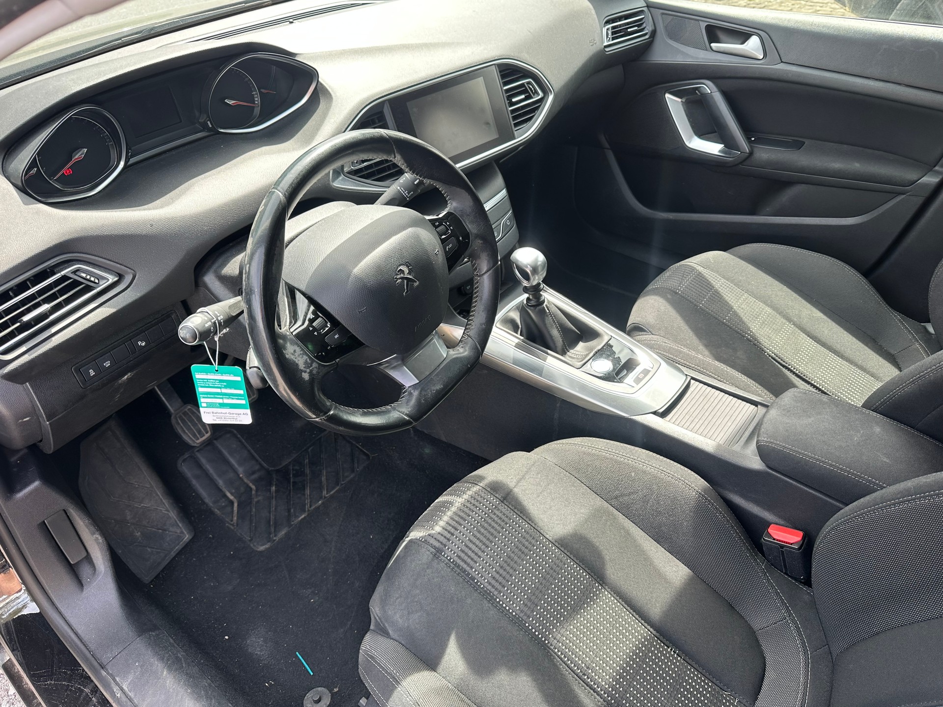 PEUGEOT 308 SW 1.2 THP Active-image-6