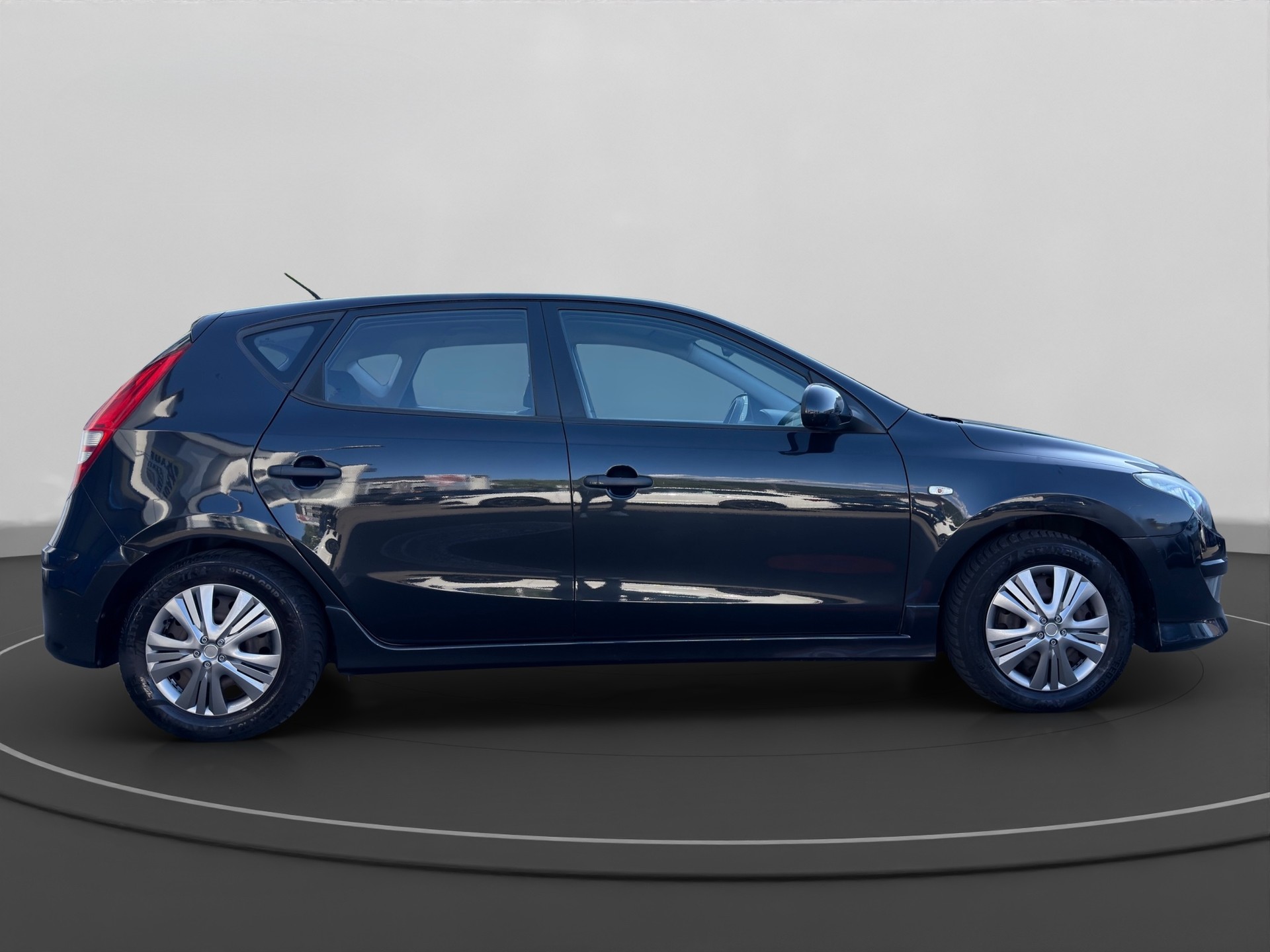 HYUNDAI i30 1.6 Style-image-5