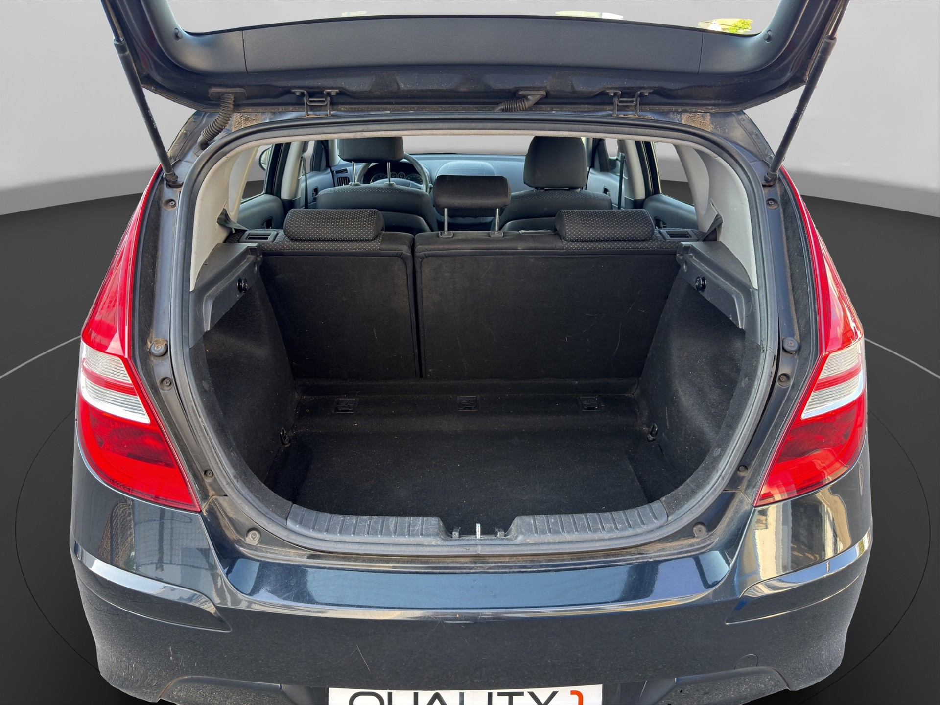 HYUNDAI i30 1.6 Style-image-12