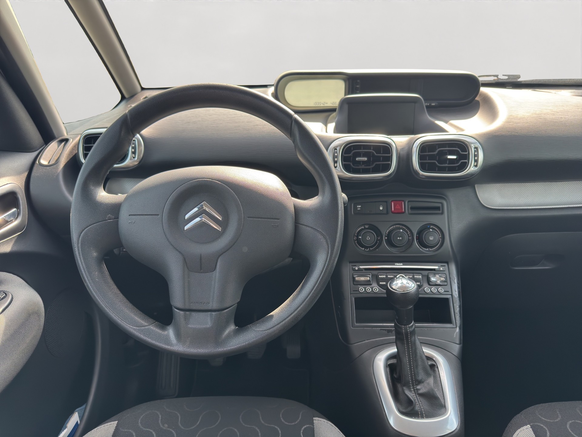 CITROEN C3 Picasso 1.6i 16V Swiss Style-image-12