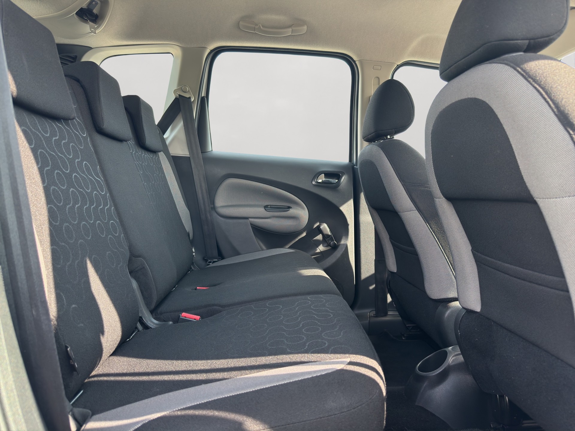 CITROEN C3 Picasso 1.6i 16V Swiss Style-image-13