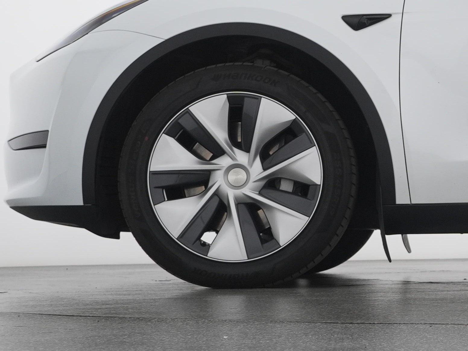 TESLA Model Y Rear-Wheel Drive-image-2