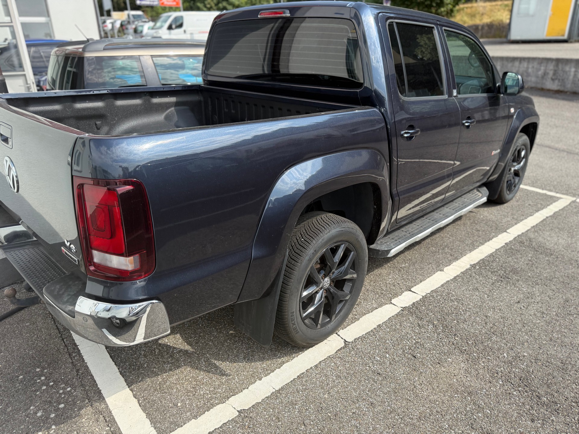 VW Amarok 3.0TDI Crossline 4Motion Automatic-image-3