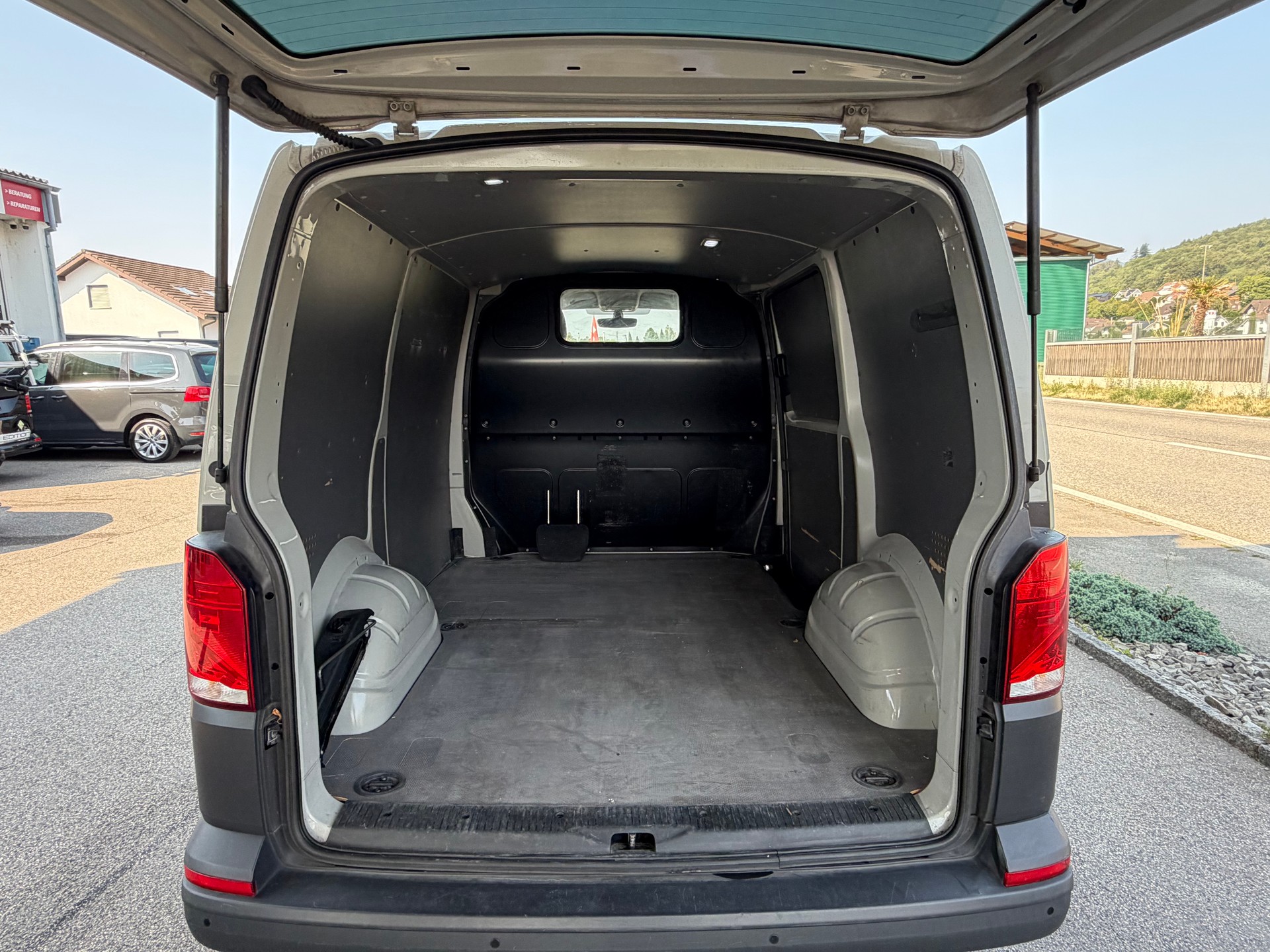 VW T6.1 2.0 TDI 4Motion DSG-image-12