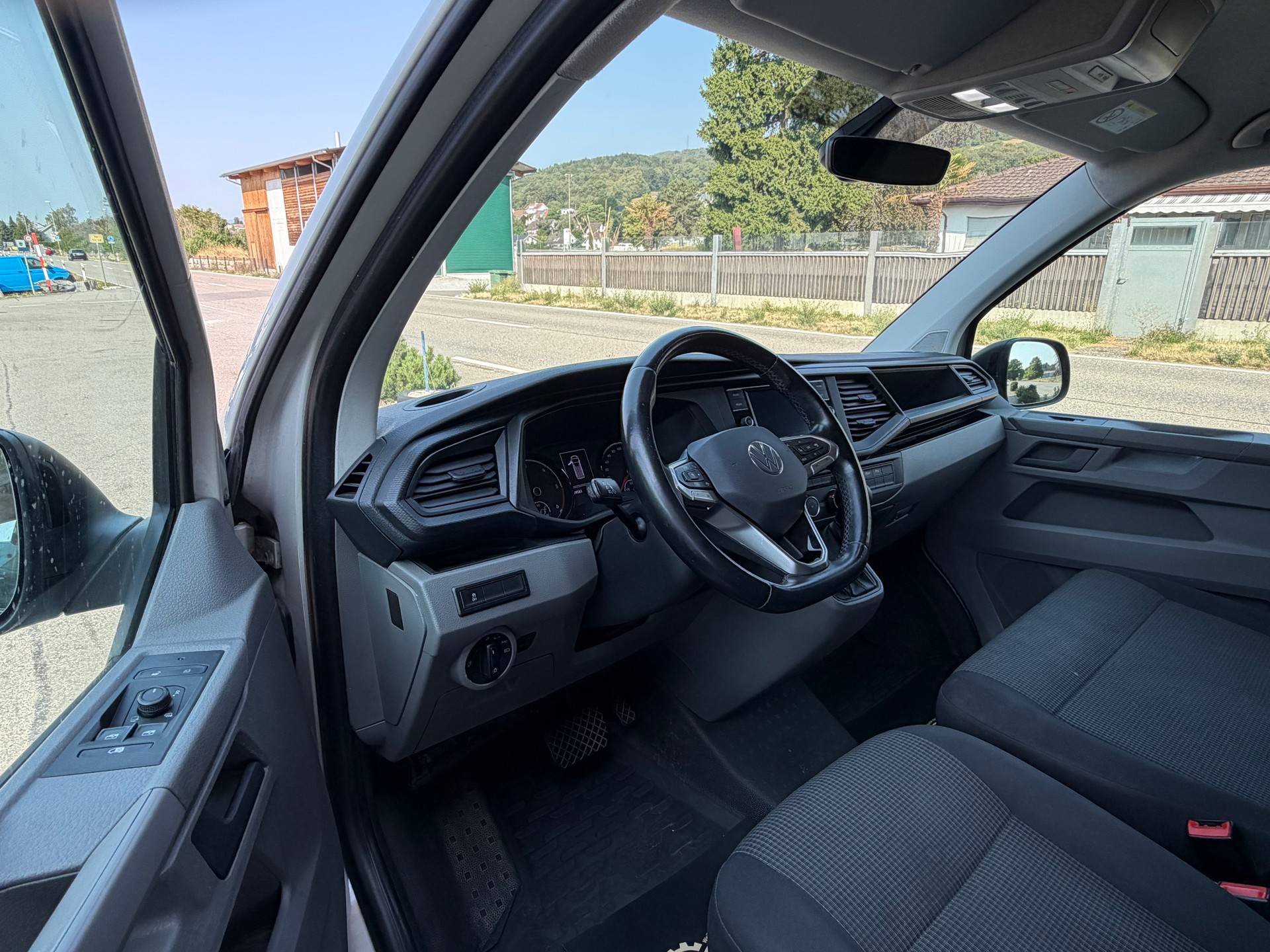VW T6.1 2.0 TDI 4Motion DSG-image-8