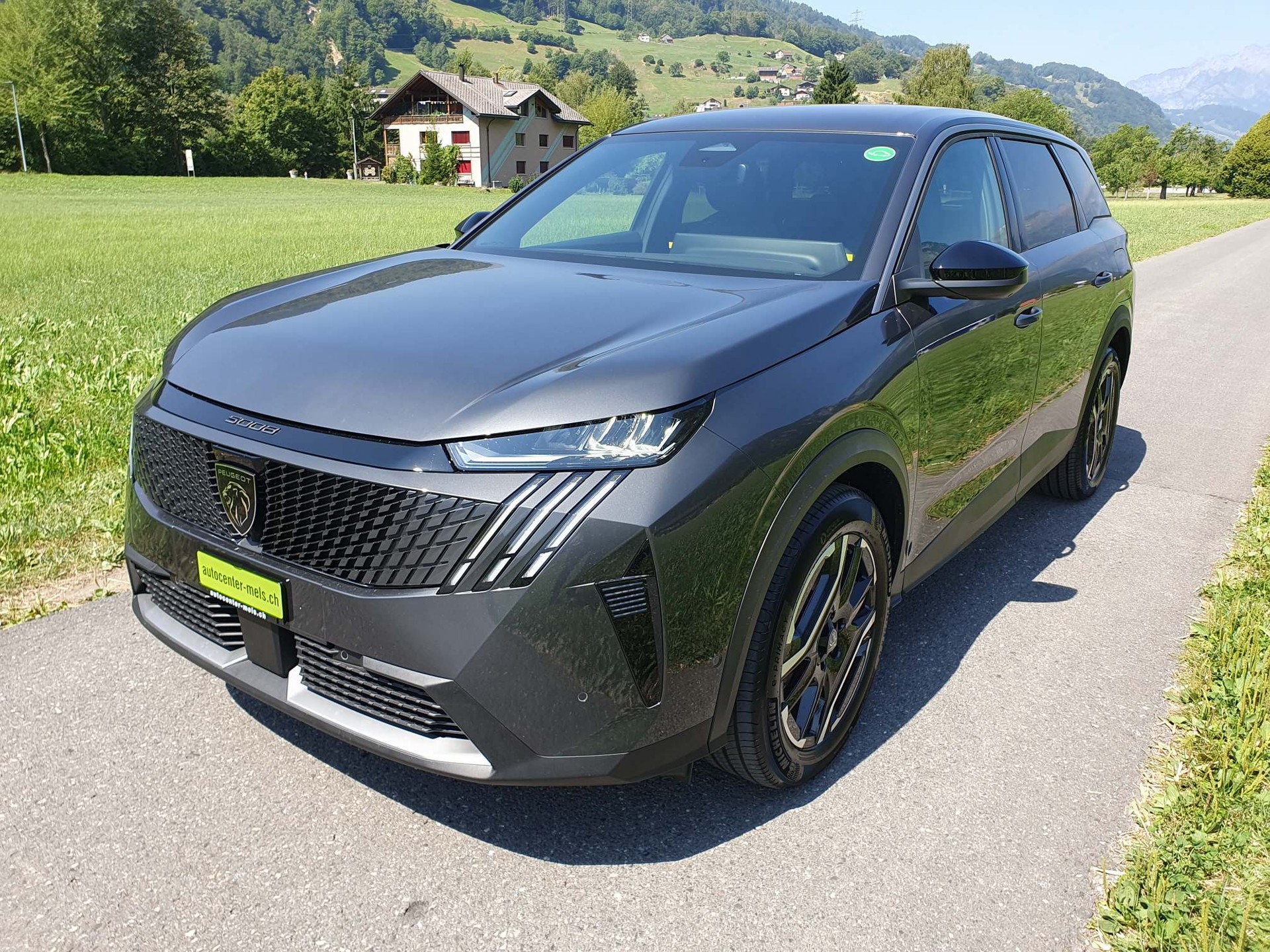 PEUGEOT 5008 e-Allure Premium 4x4-image-3