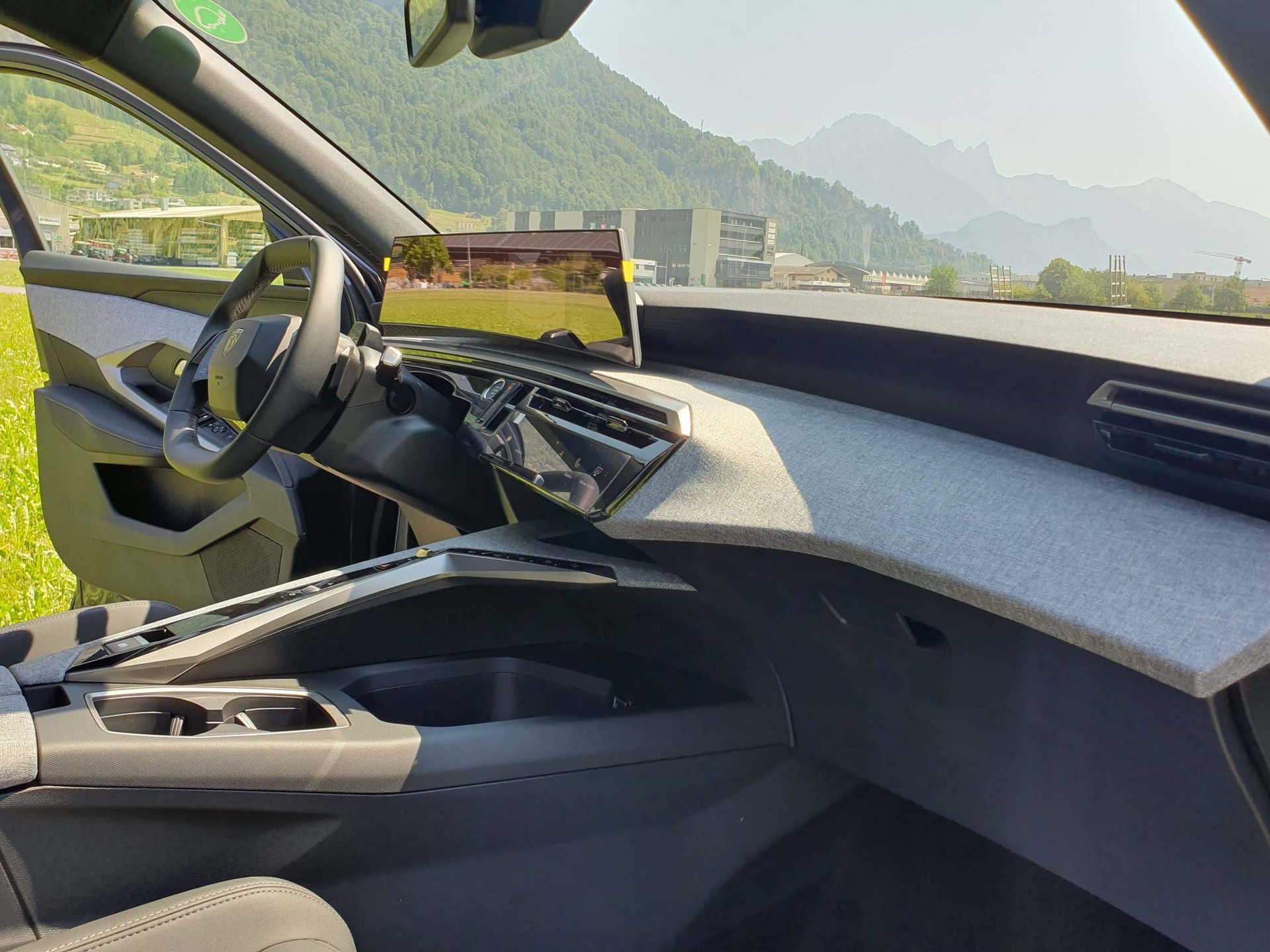 PEUGEOT 5008 e-Allure Premium 4x4-image-10