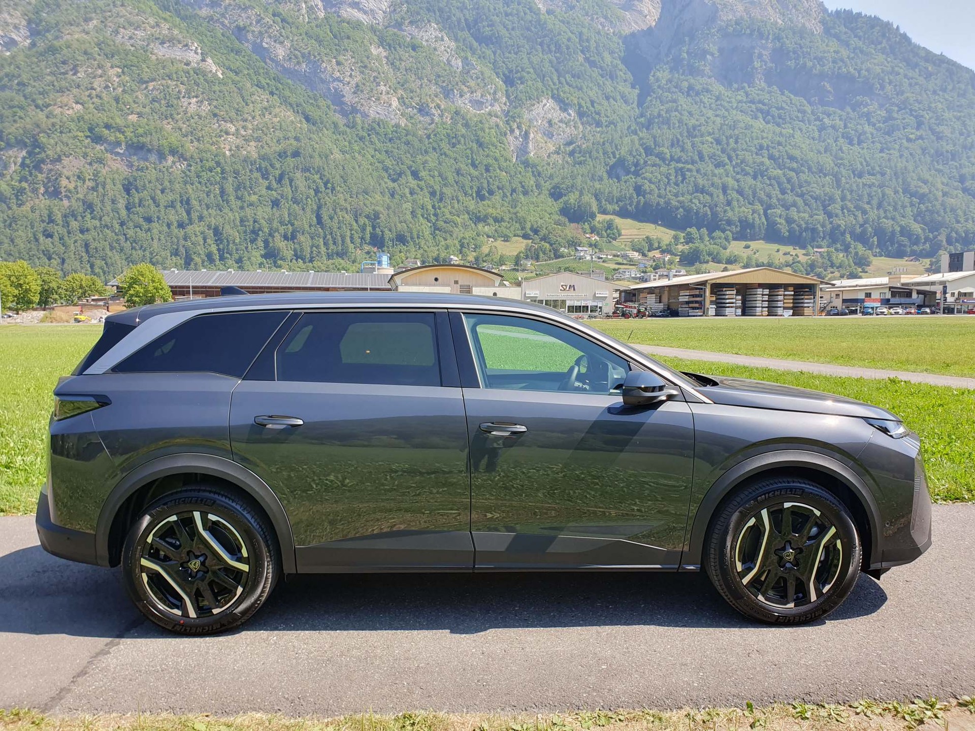PEUGEOT 5008 e-Allure Premium 4x4-image-7