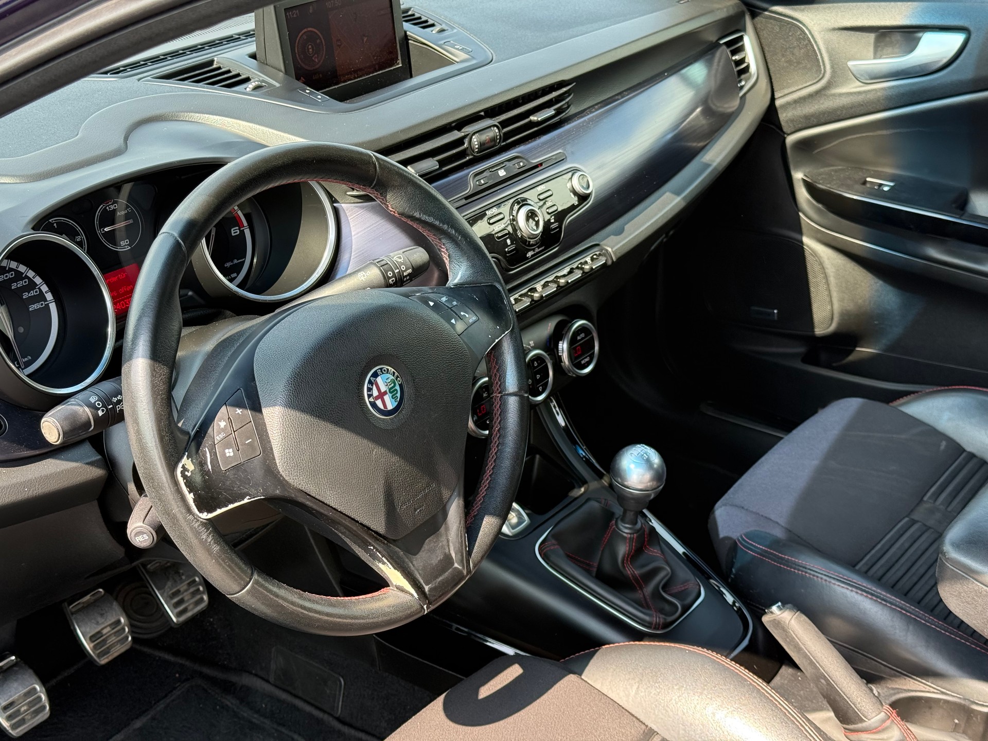 ALFA ROMEO Giulietta 2.0 JTDM Distinctive-image-8