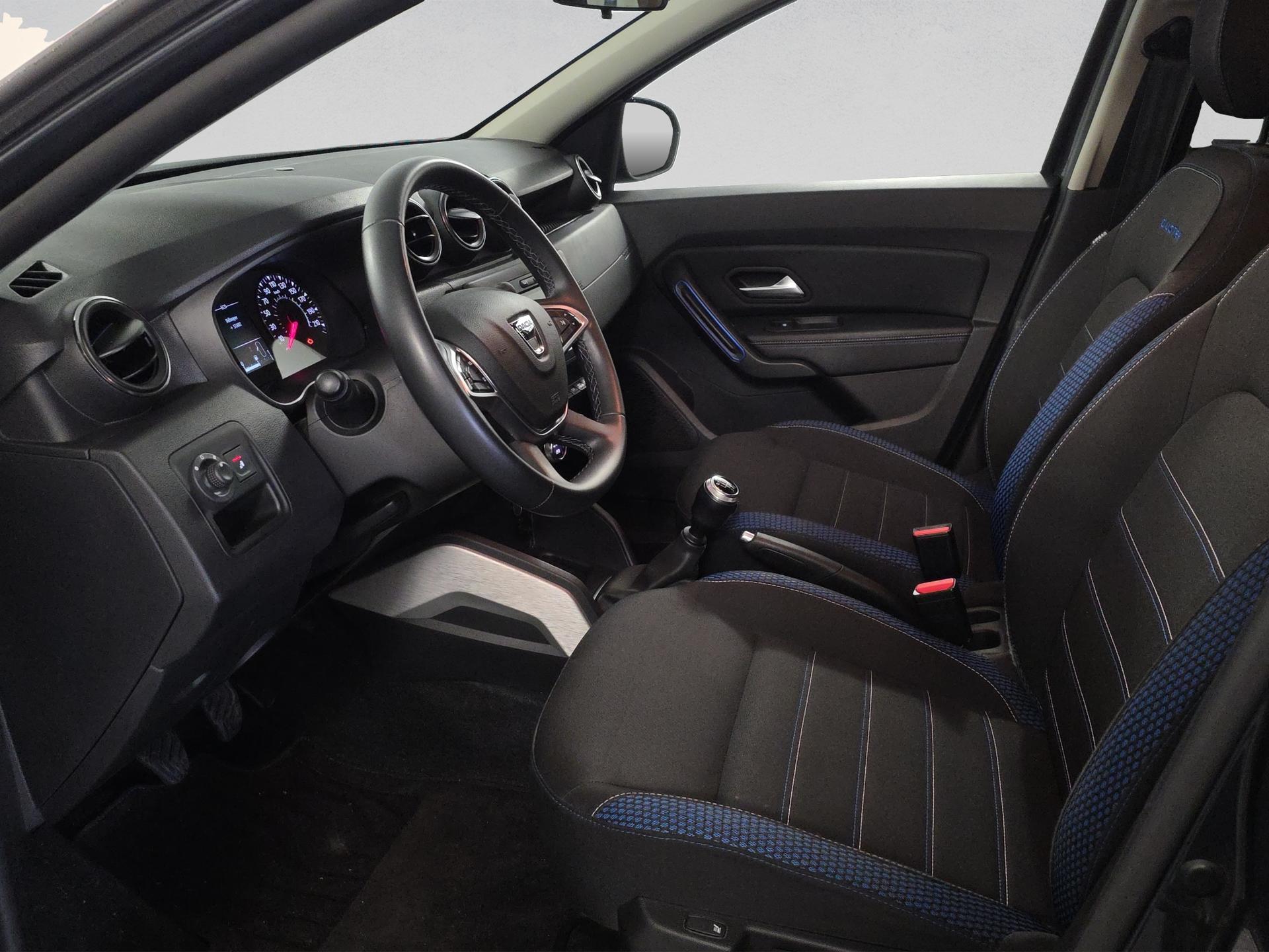 DACIA Duster TCe 150 Celebration 4x4-image-8