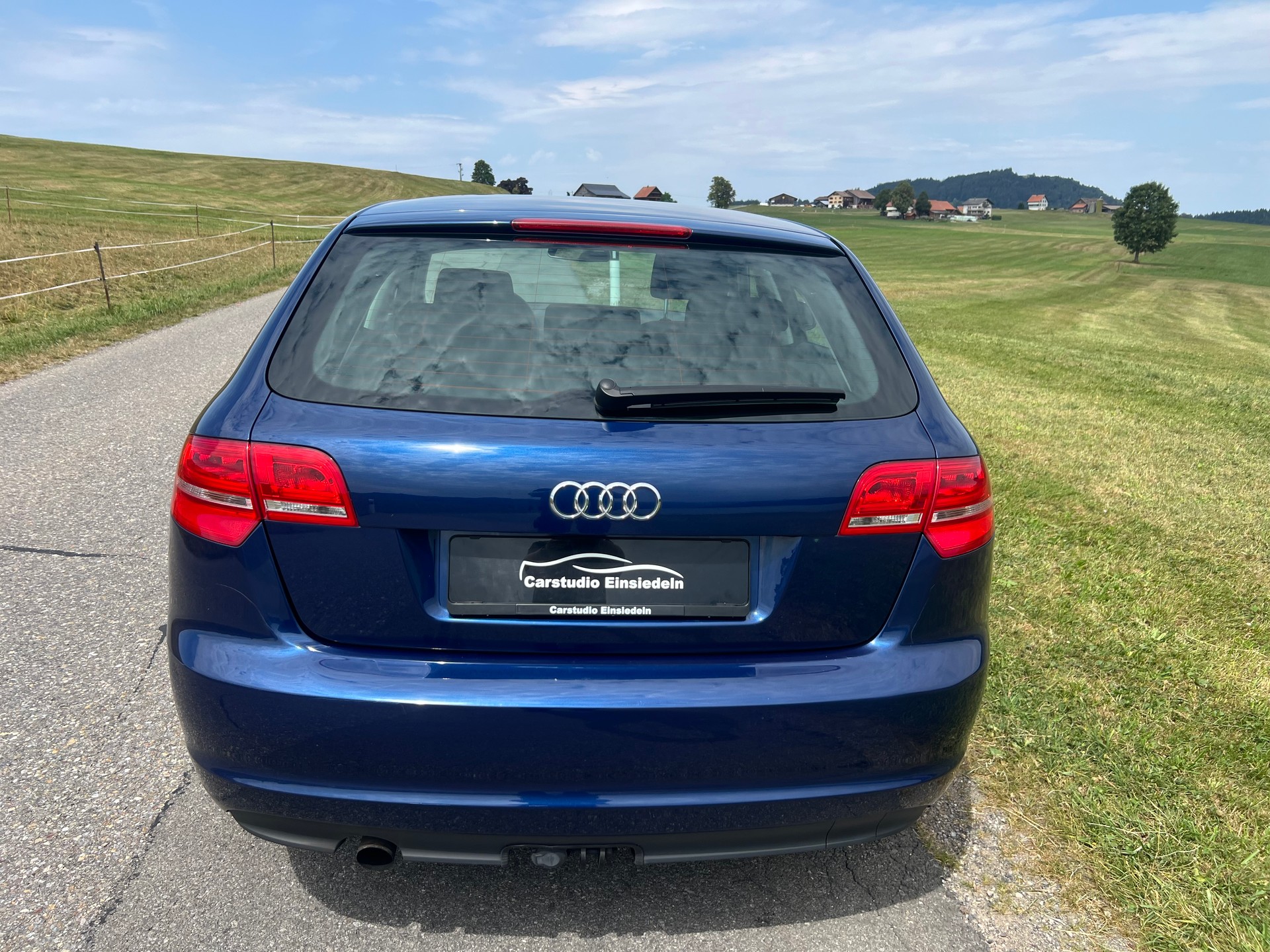 AUDI A3 Sportback 1.2 TFSI Attraction-image-3