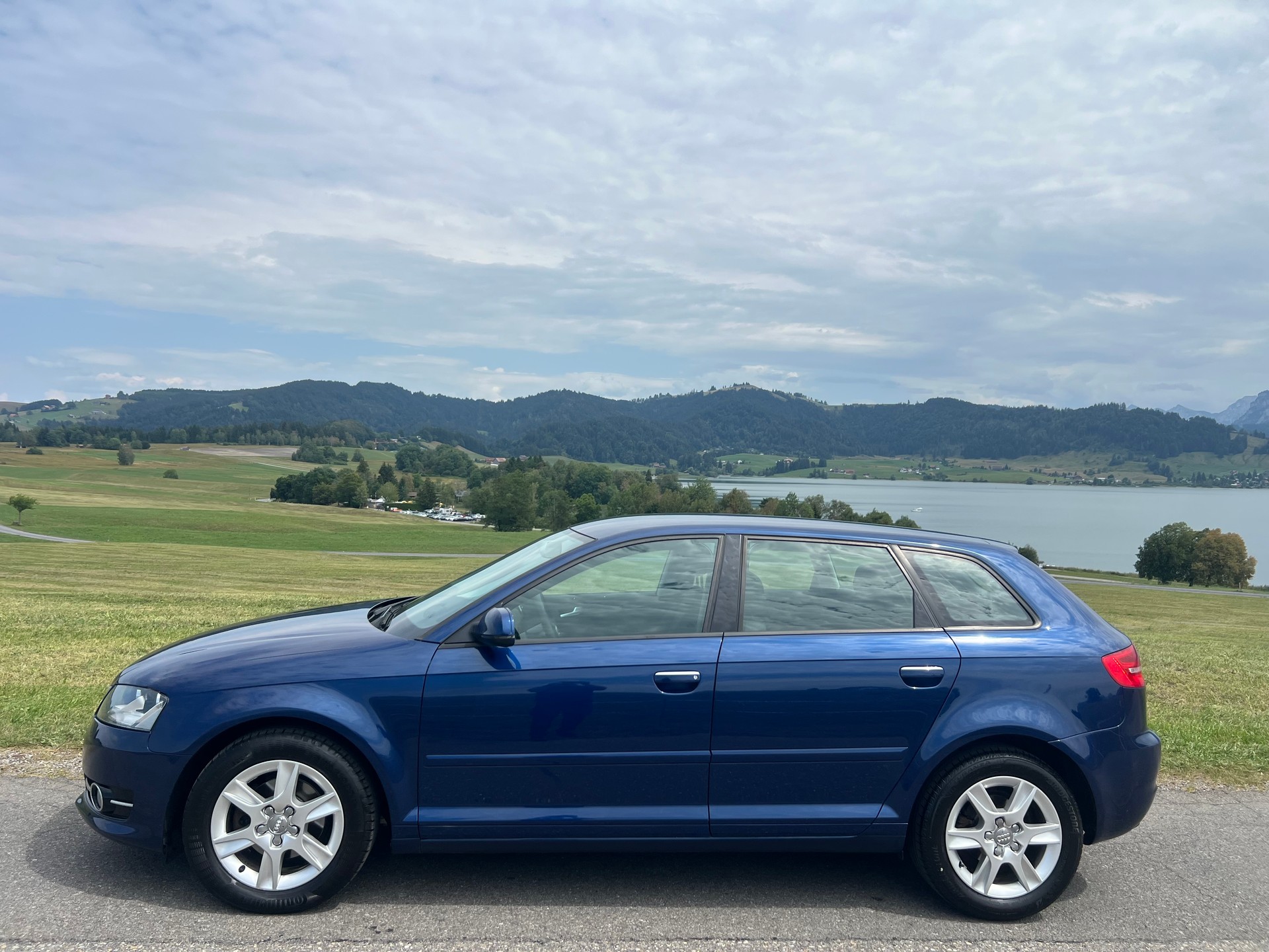 AUDI A3 Sportback 1.2 TFSI Attraction-image-1