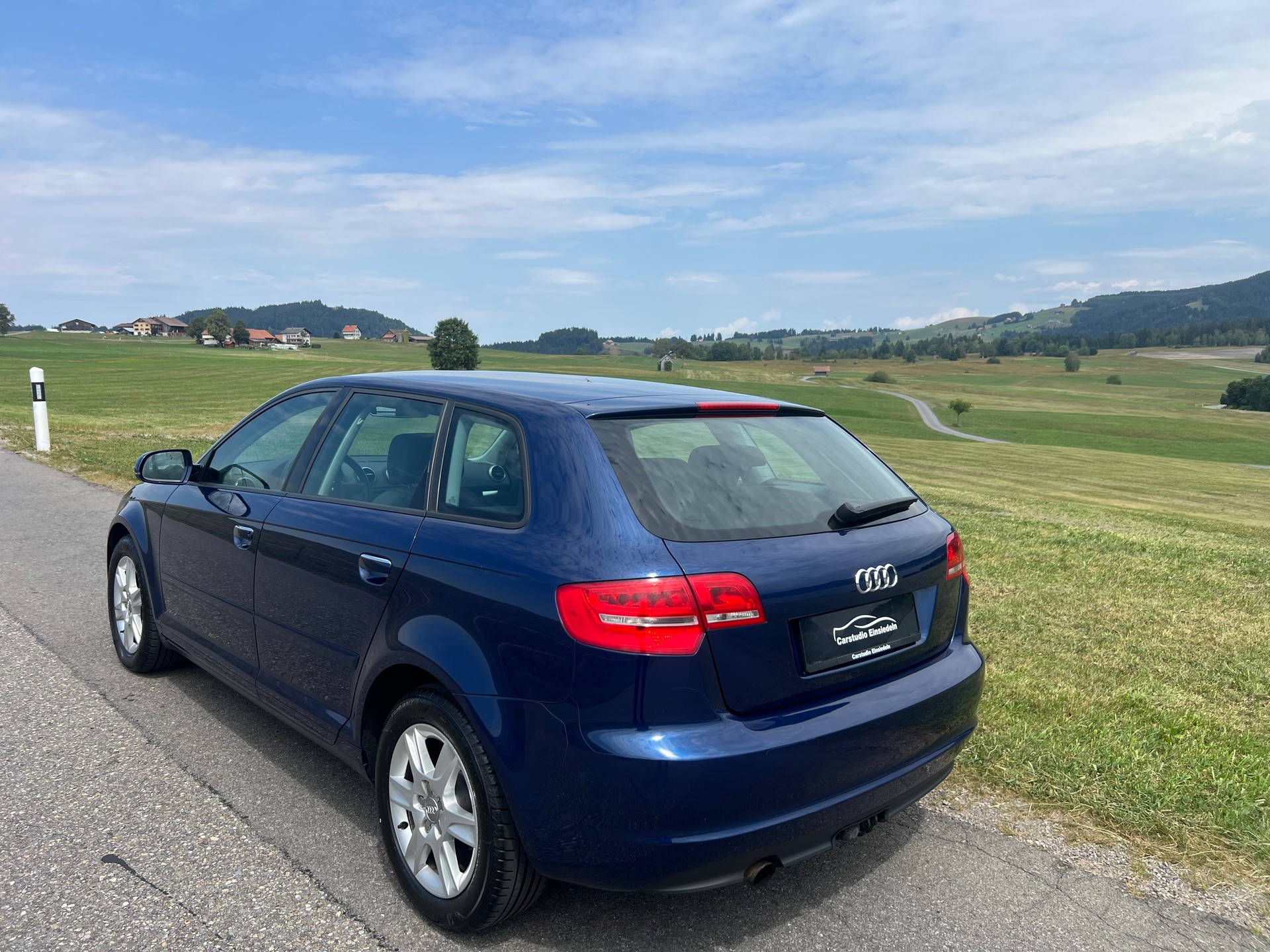 AUDI A3 Sportback 1.2 TFSI Attraction-image-2