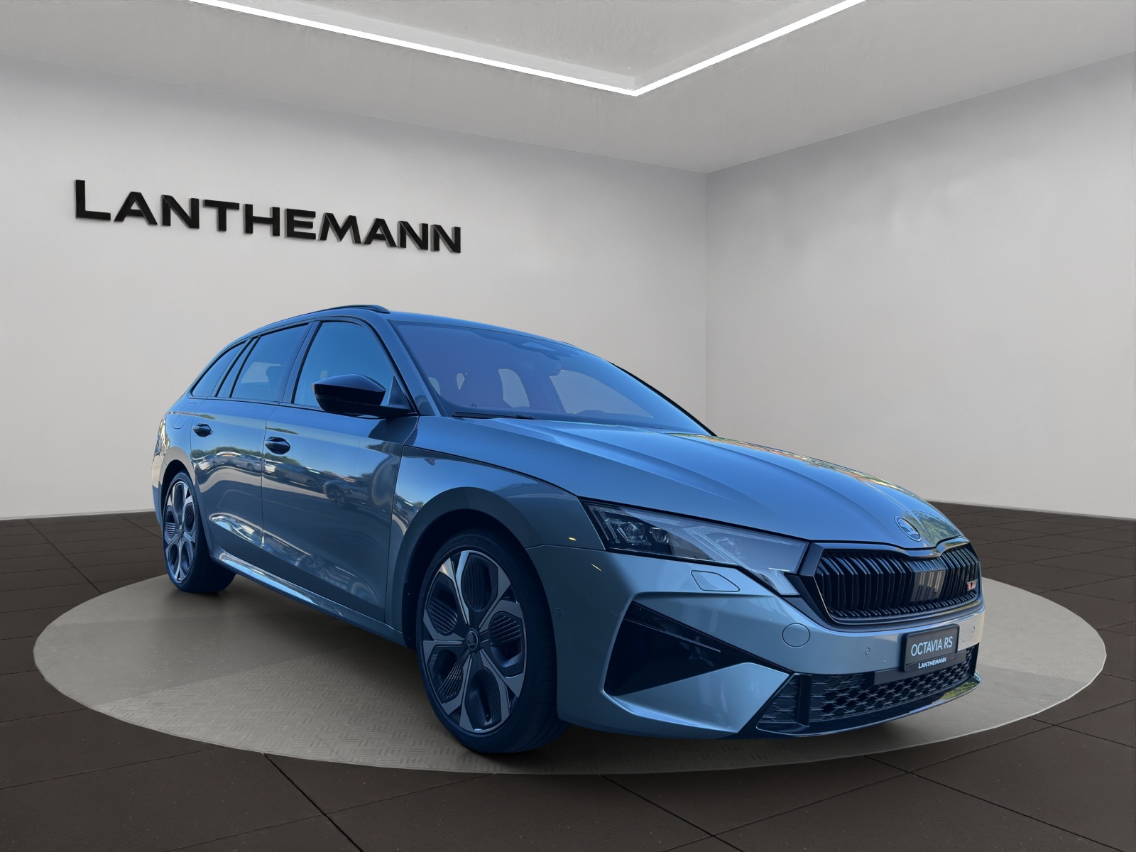 SKODA Octavia Combi 2.0 TSI DSG RS 30 Years Edition-image-5