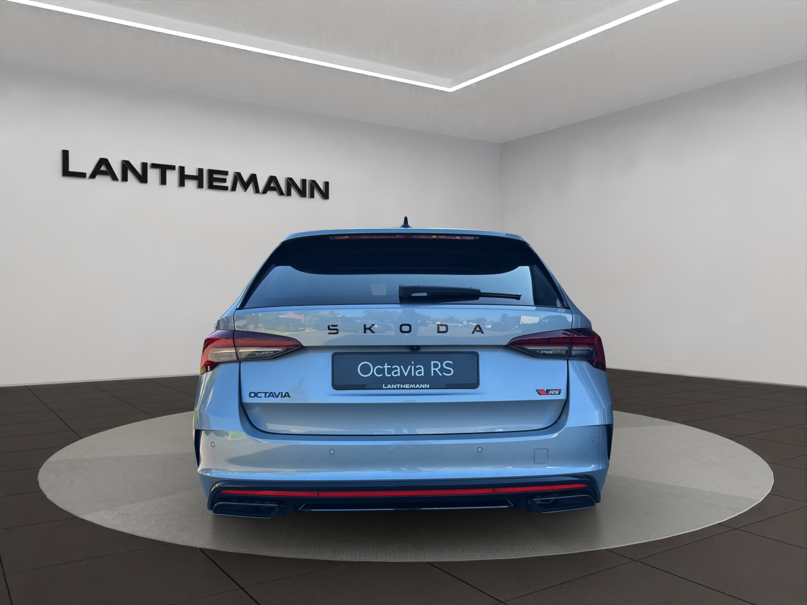 SKODA Octavia Combi 2.0 TSI DSG RS 30 Years Edition-image-3