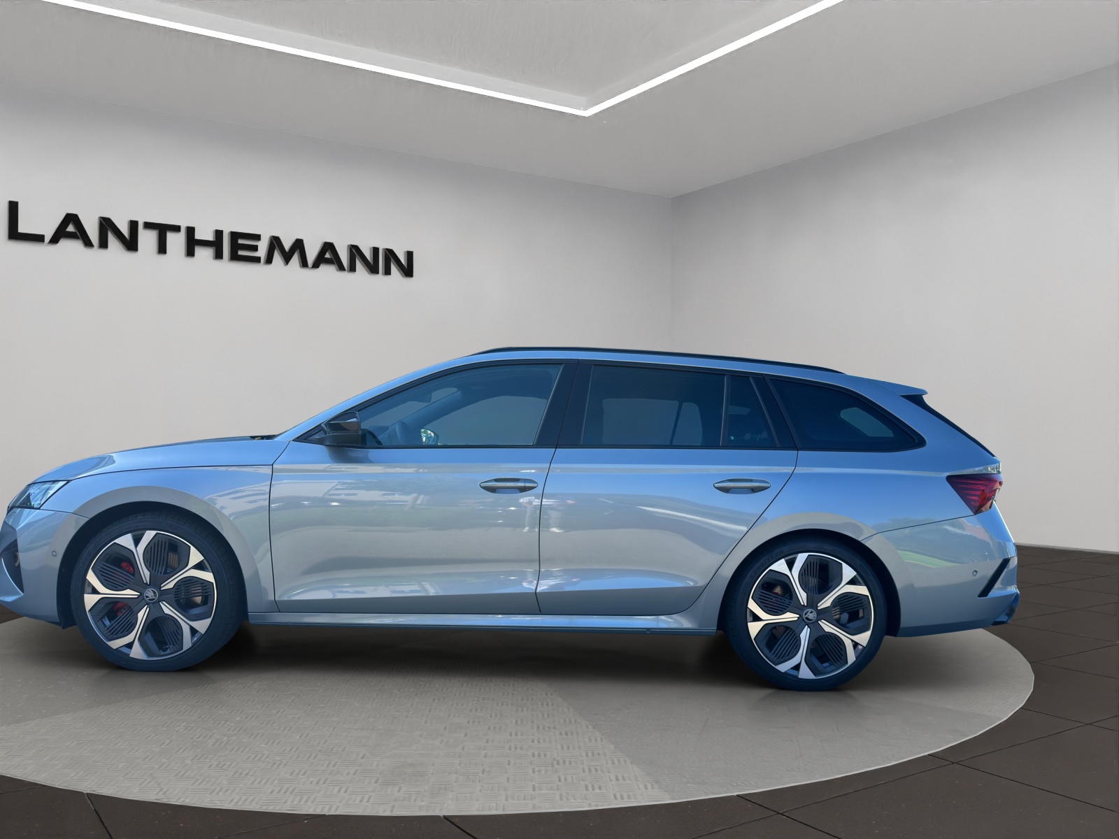 SKODA Octavia Combi 2.0 TSI DSG RS 30 Years Edition-image-1