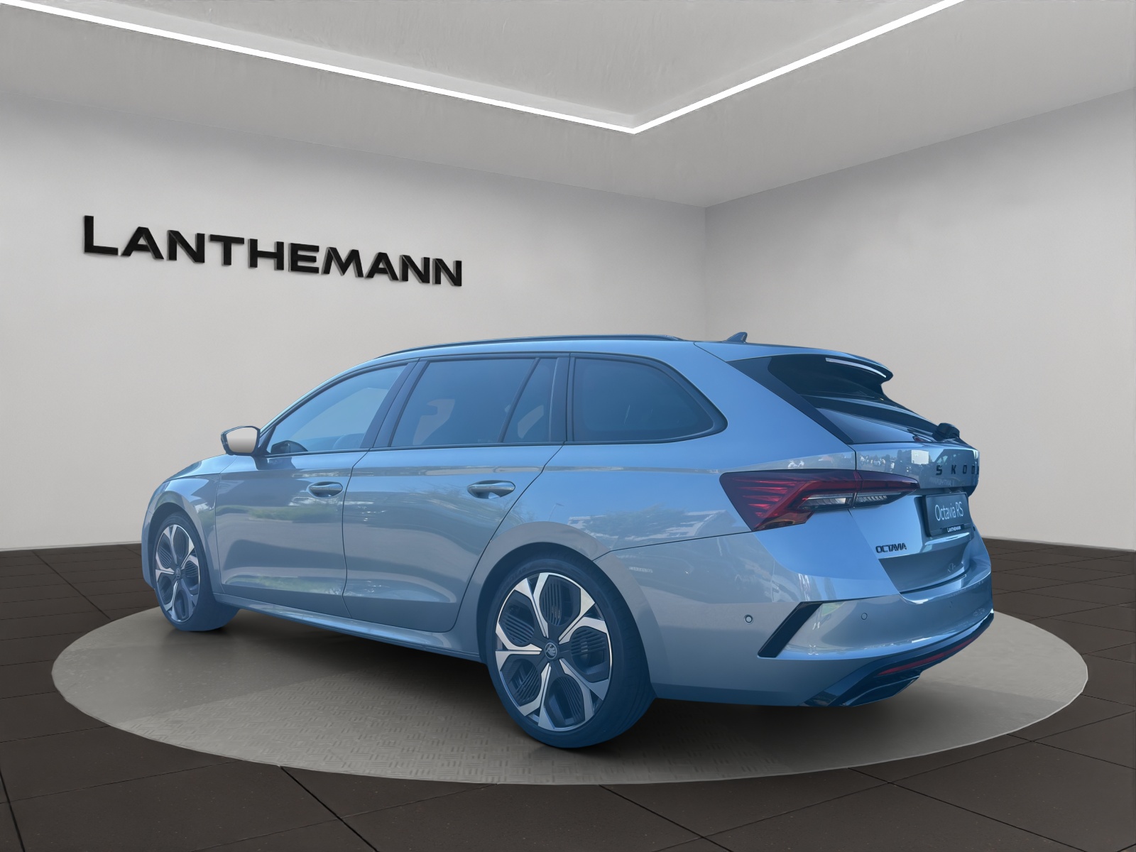 SKODA Octavia Combi 2.0 TSI DSG RS 30 Years Edition-image-2