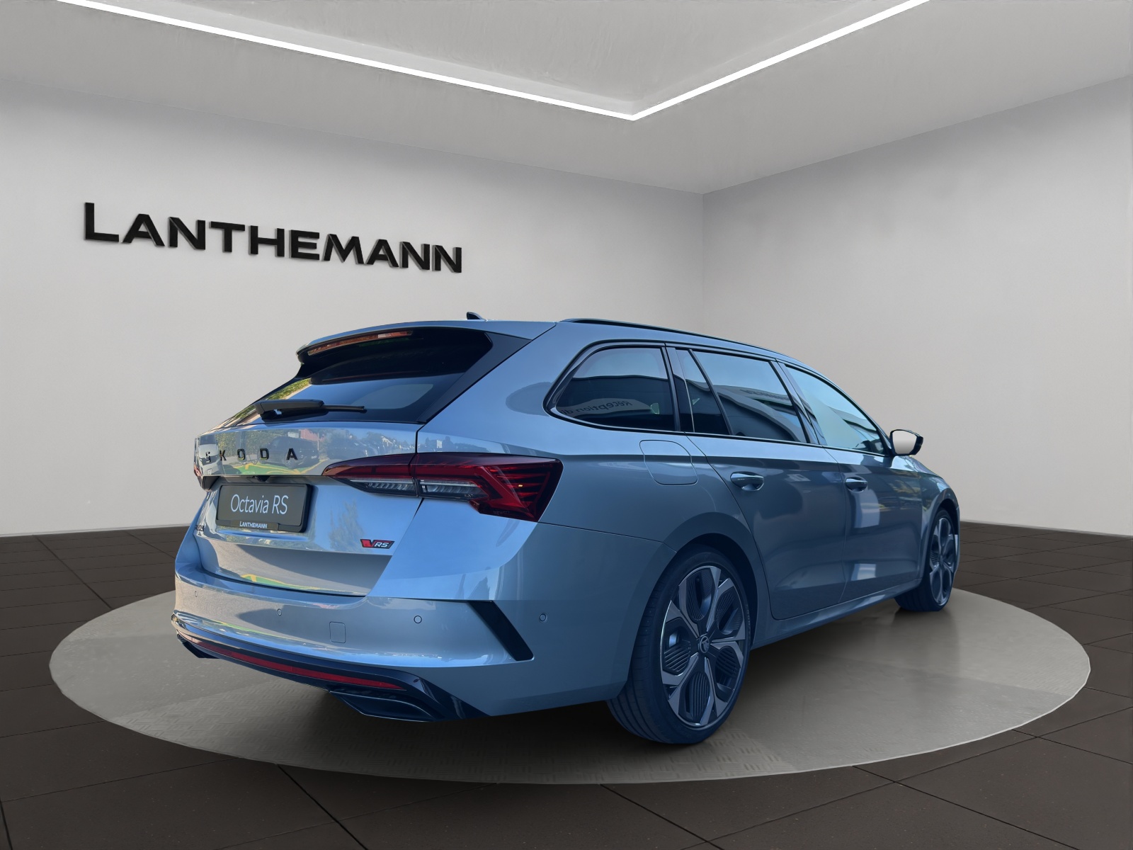SKODA Octavia Combi 2.0 TSI DSG RS 30 Years Edition-image-4