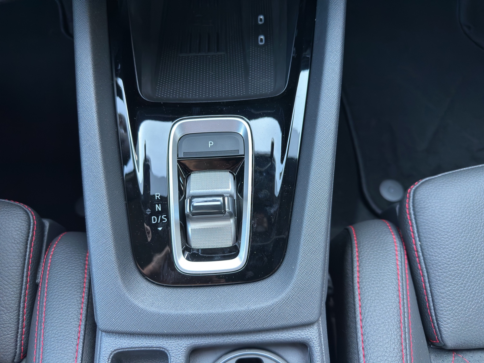 SKODA Octavia Combi 2.0 TSI DSG RS 30 Years Edition-image-10