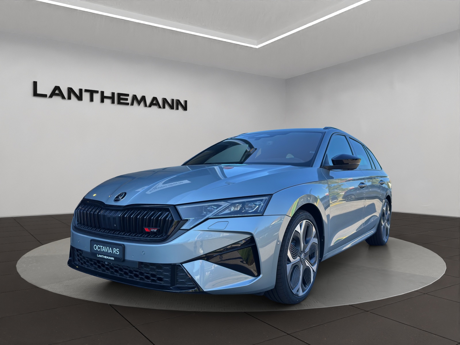 SKODA Octavia Combi 2.0 TSI DSG RS 30 Years Edition-image-0