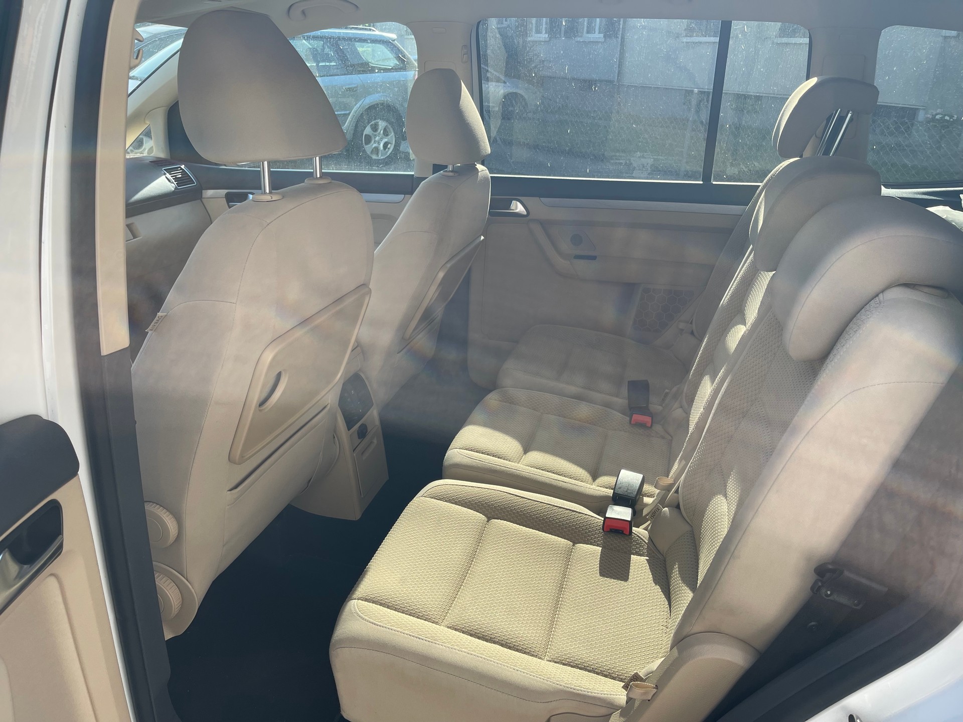 VW Touran 1.6 TDI BlueMotion Technology Trendline-image-8